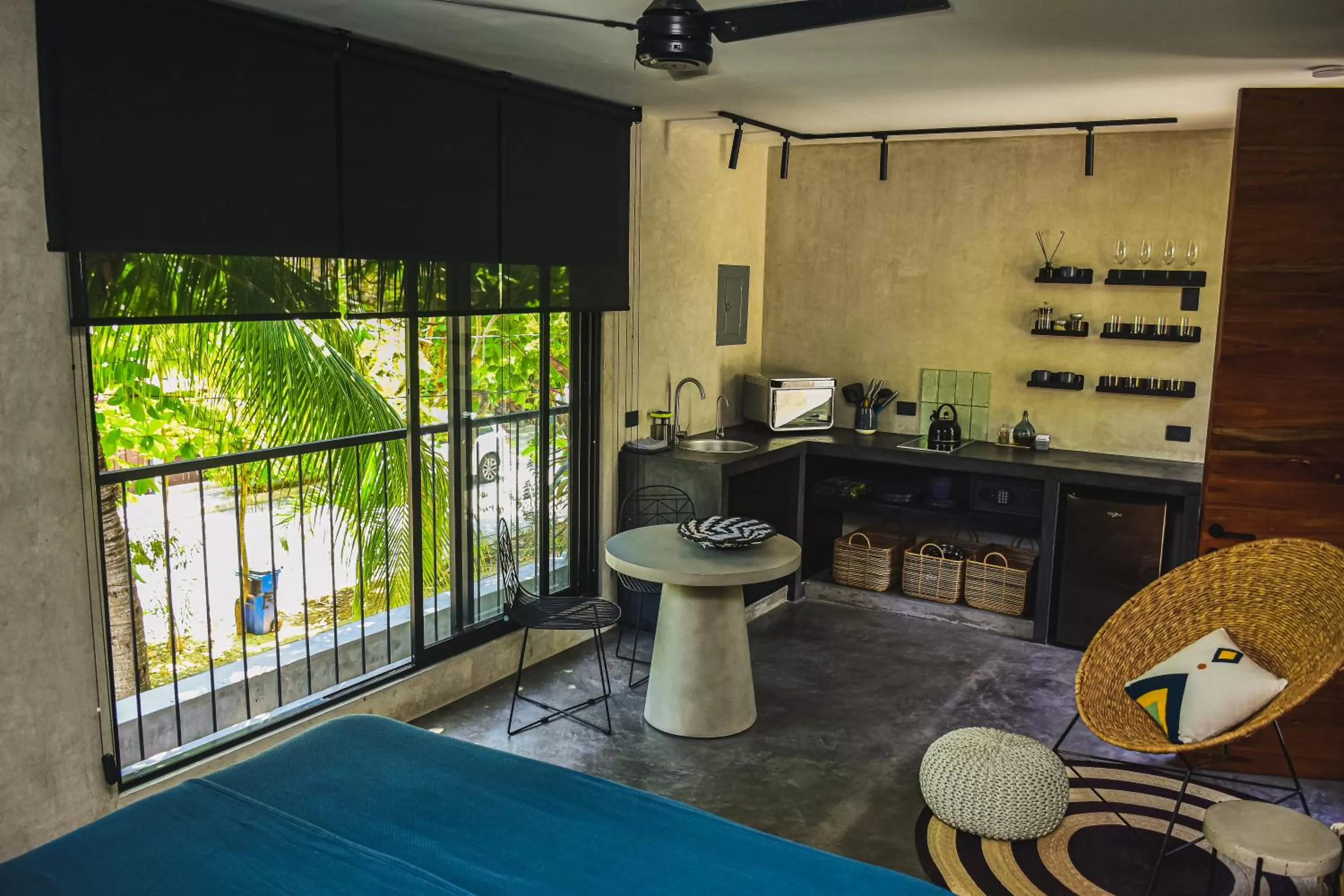 Bed, Kitchen/Kitchenette in LOTE4 - LGBTQ Studios