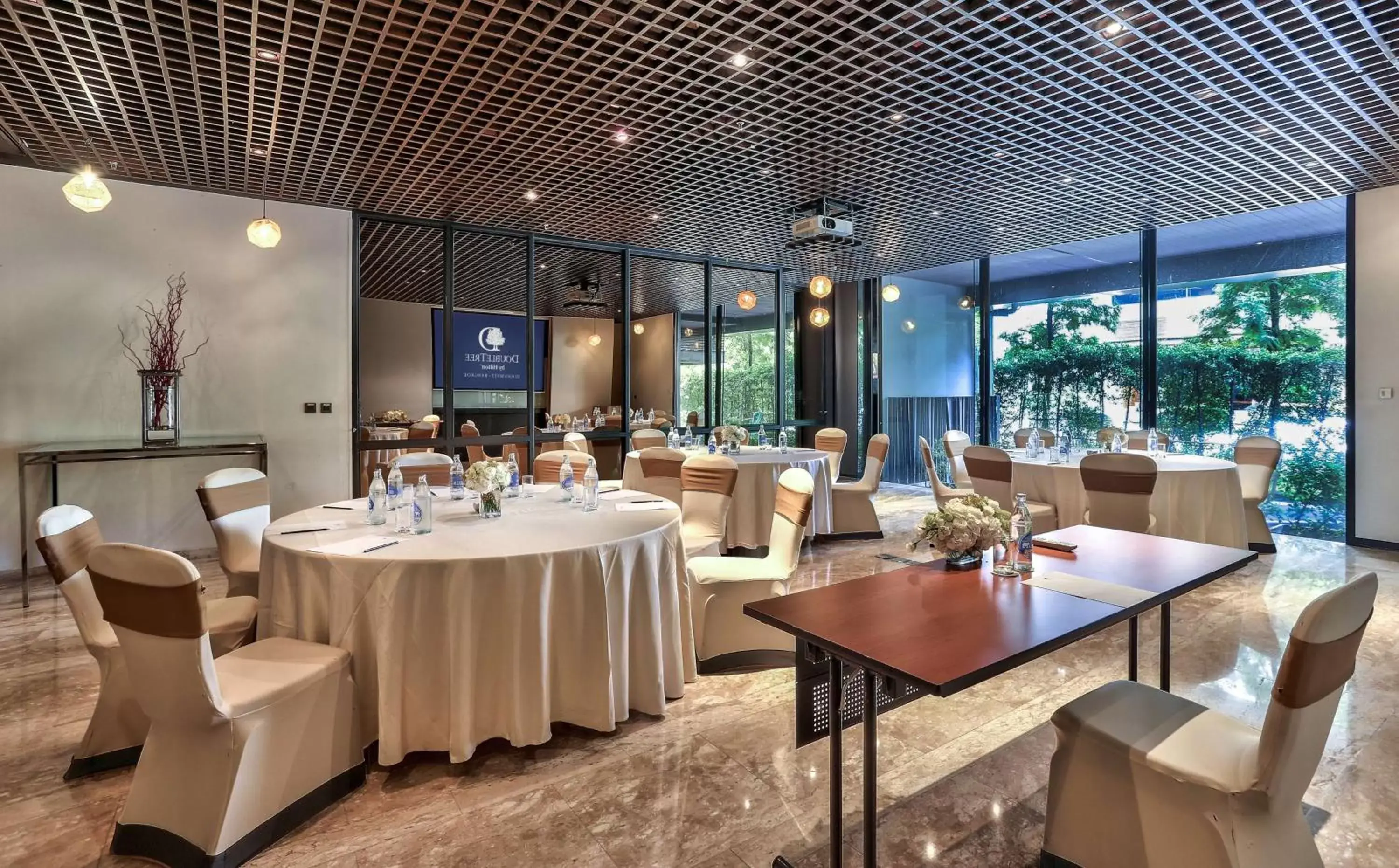 Meeting/conference room, Restaurant/Places to Eat in DoubleTree by Hilton Sukhumvit Bangkok