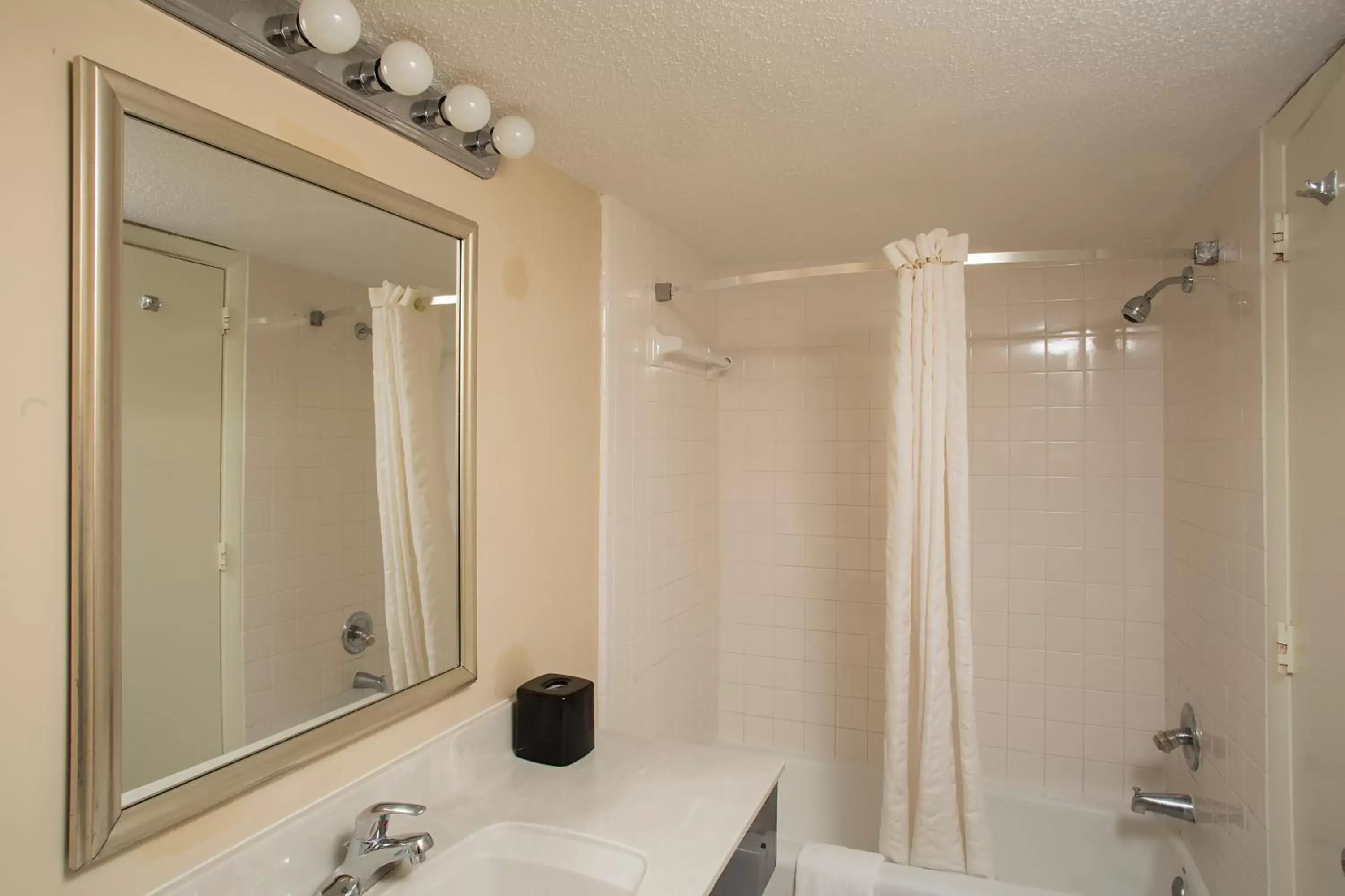 Bathroom in Grande Shores Bathroom in Grande Shores