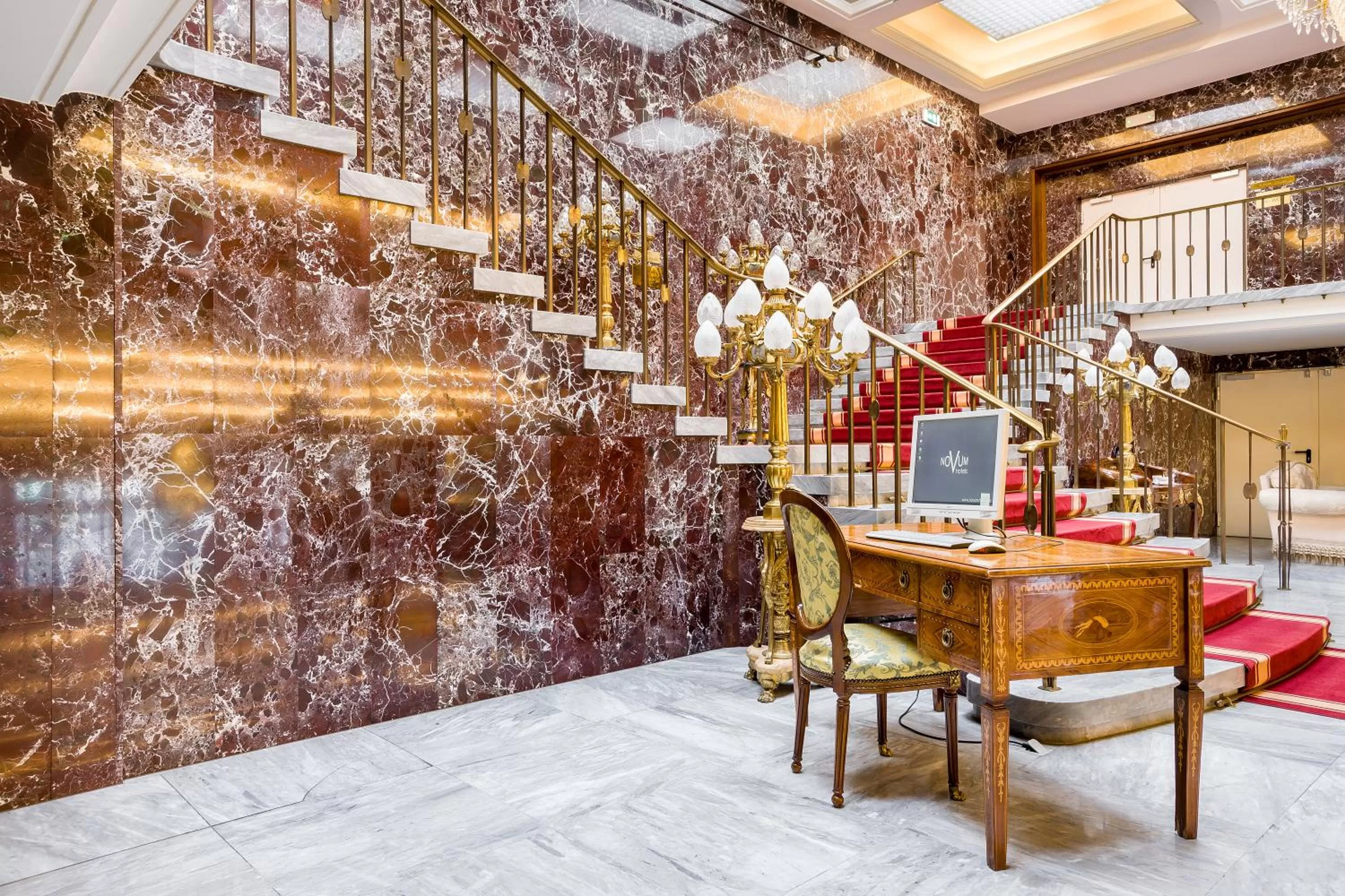 Lobby or reception in Hotel Unique Dortmund Hauptbahnhof