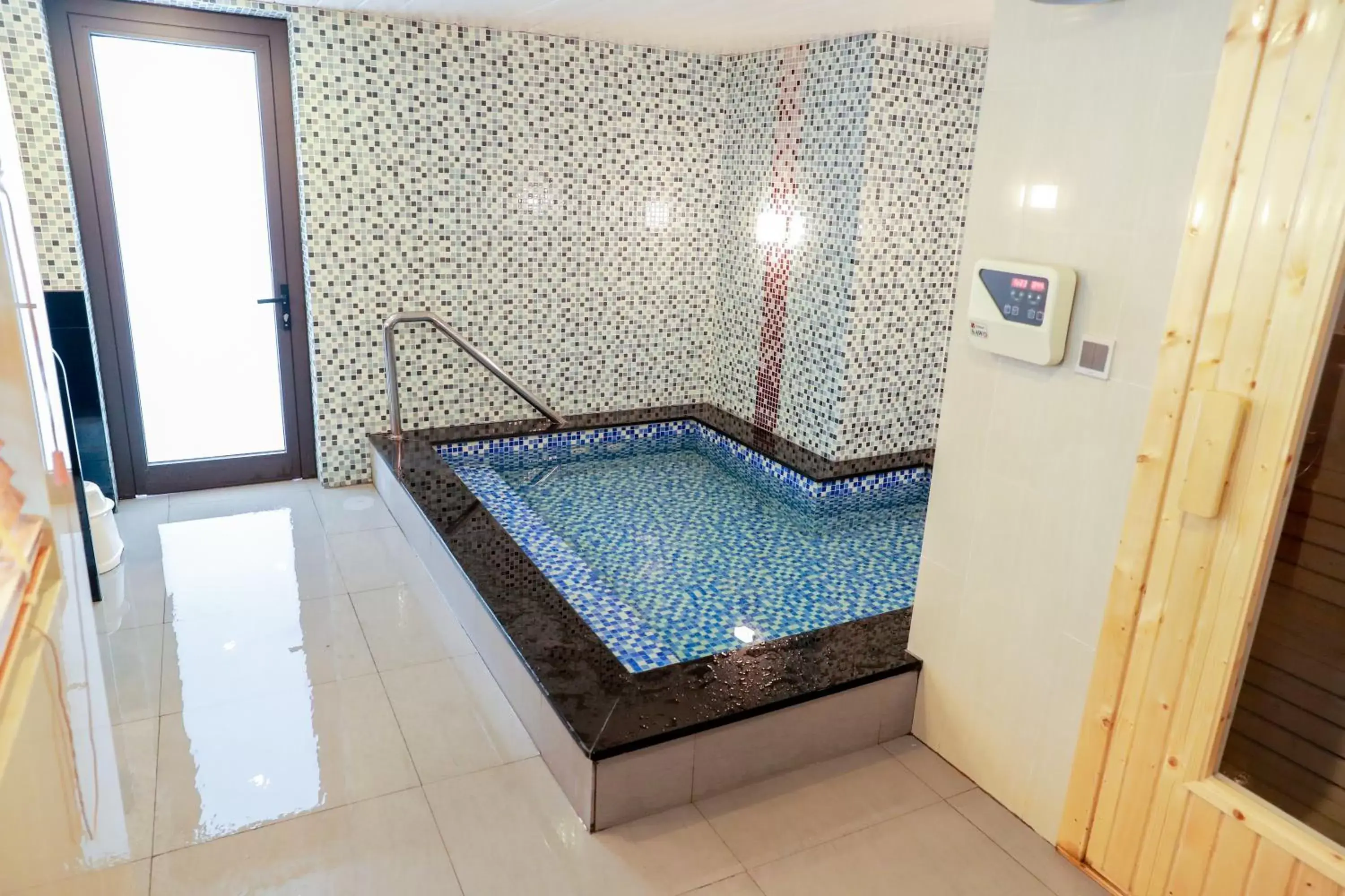 Sauna, Swimming Pool in Kuretake Inn Kim Ma 132