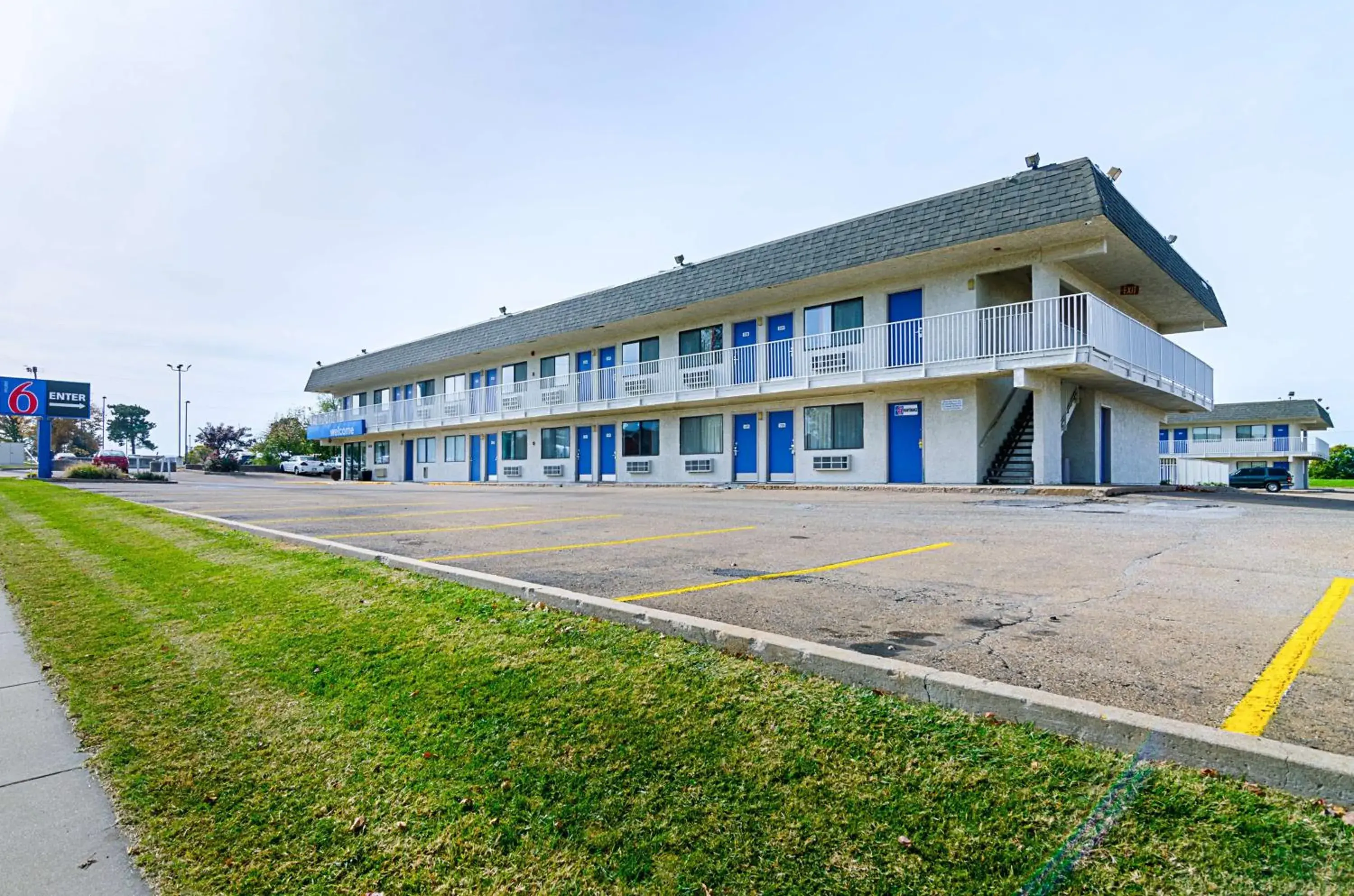 Property Building in Motel 6-Topeka, KS - Northwest