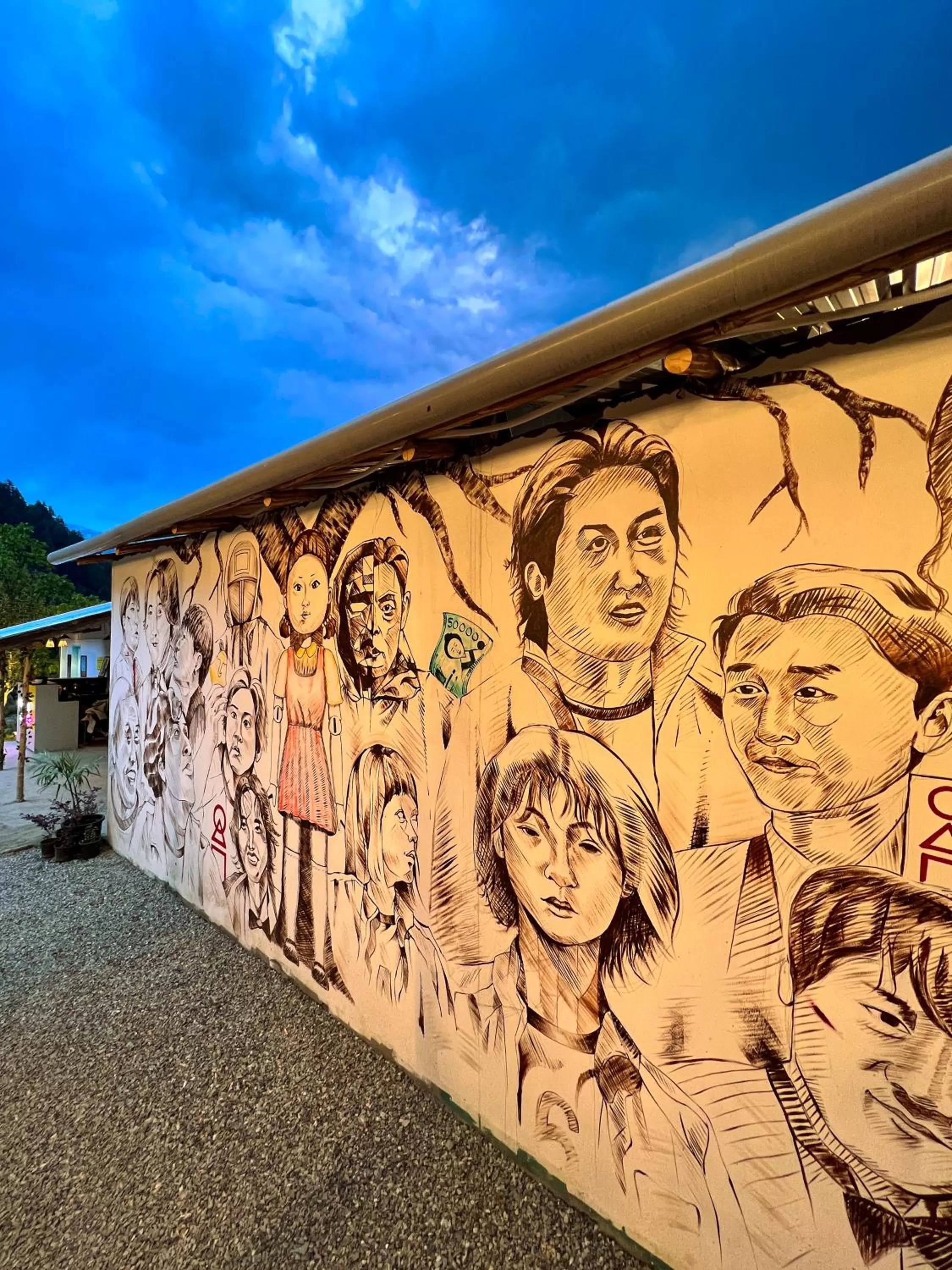 Decorative detail in Whoopers Hostel Manali