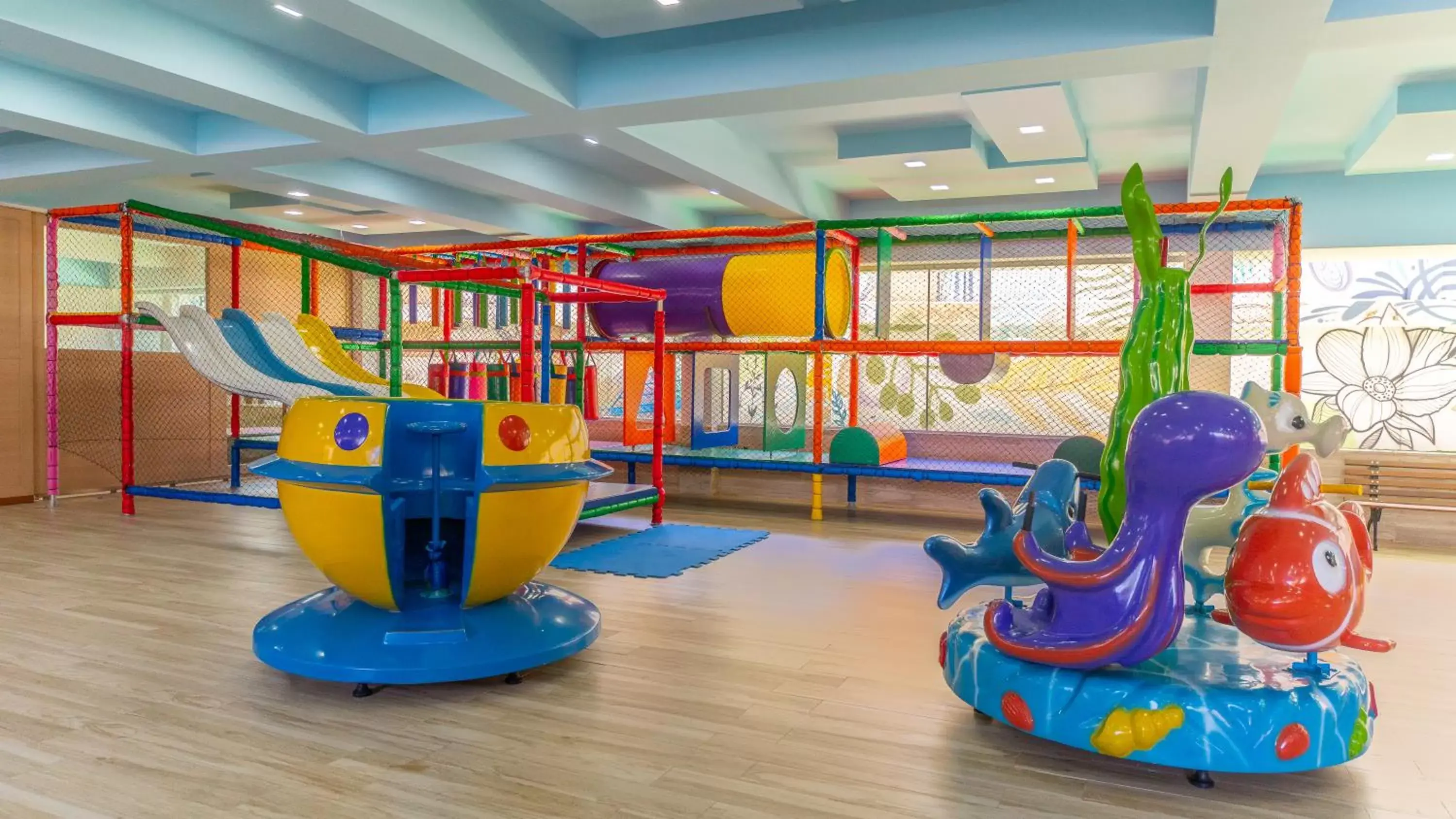 Kids's club in Portal Beach - Rede Soberano