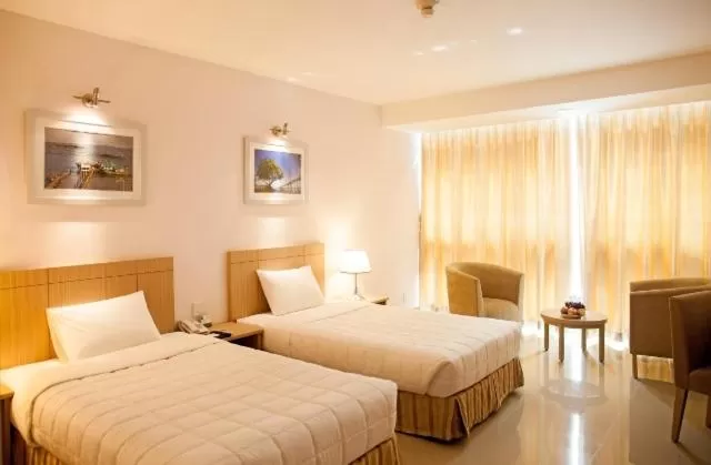 Bedroom, Bed in River Hotel