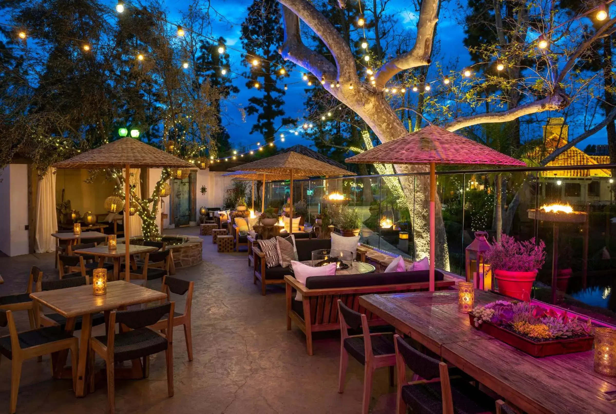 Nightclub / DJ, Restaurant/Places to Eat in Westlake Village Inn