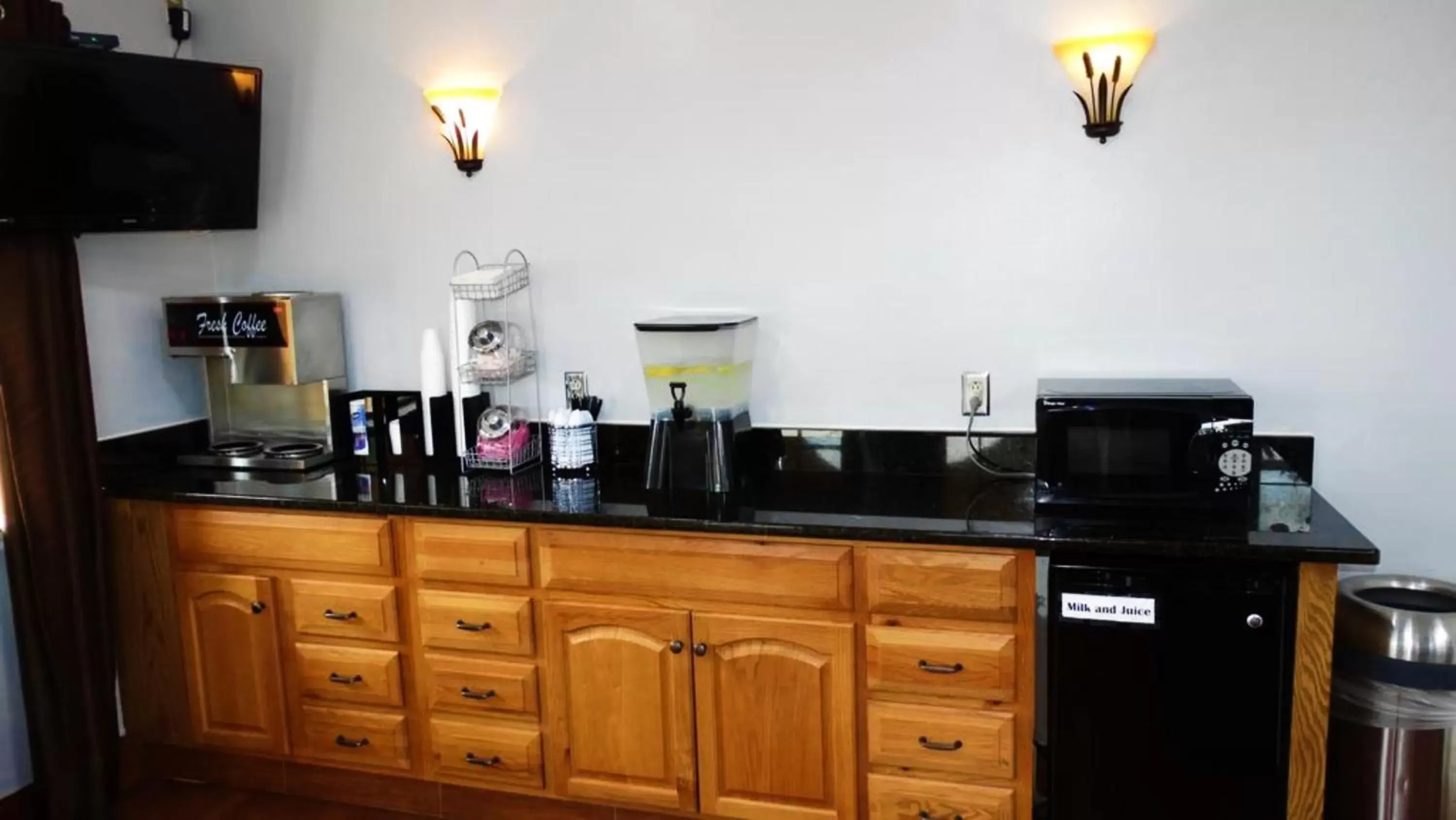 Coffee/tea facilities in Savannah Inn - Savannah I-95 North