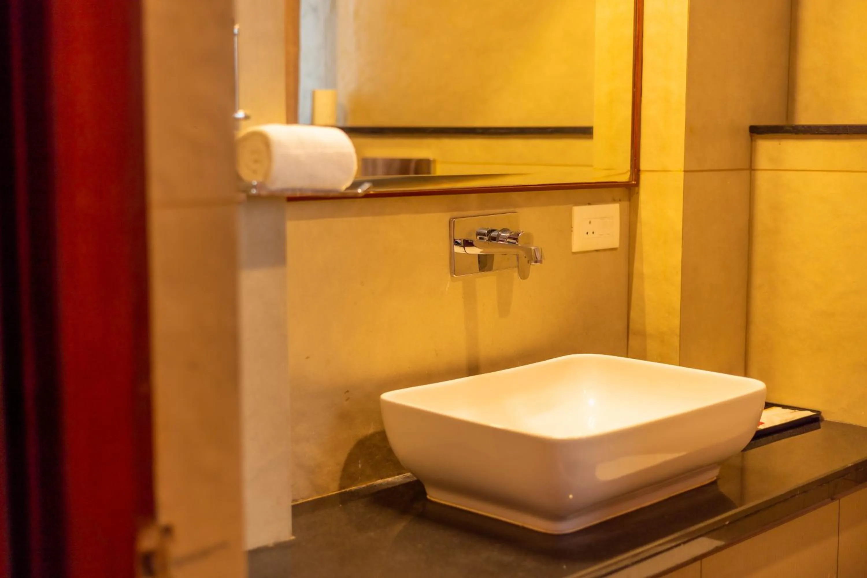 Bathroom in Hotel Clarks Inn Jaipur, Banipark