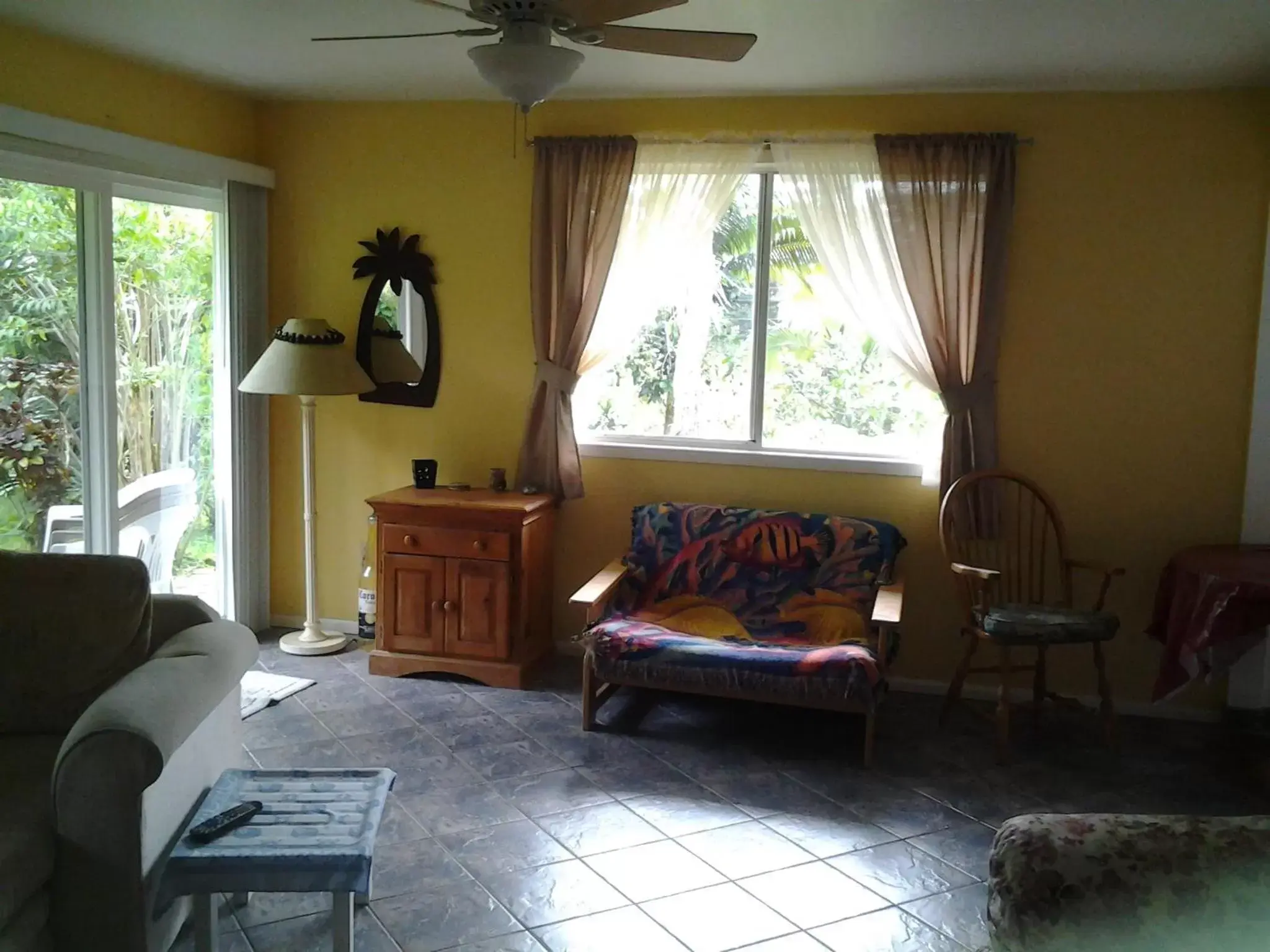 Living room, Seating Area in Lava Tree Tropic Inn