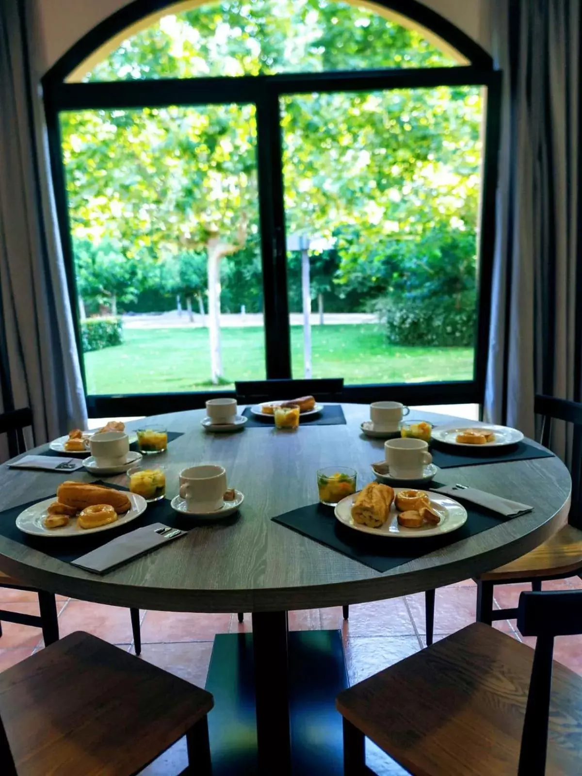 Restaurant/places to eat, Dining Area in Casa Santa Elena