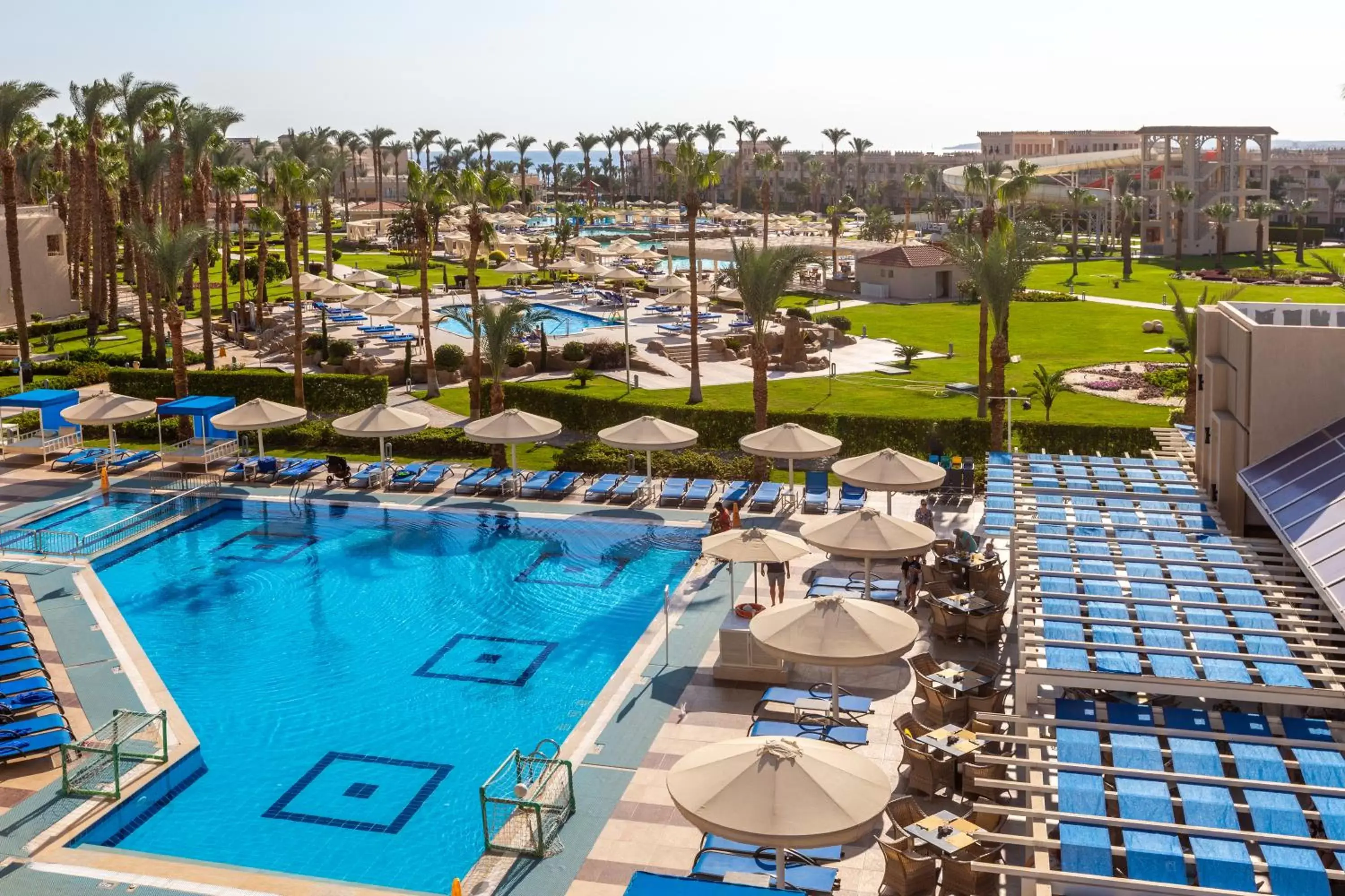 Swimming pool, Pool View in Beach Albatros Resort - Hurghada