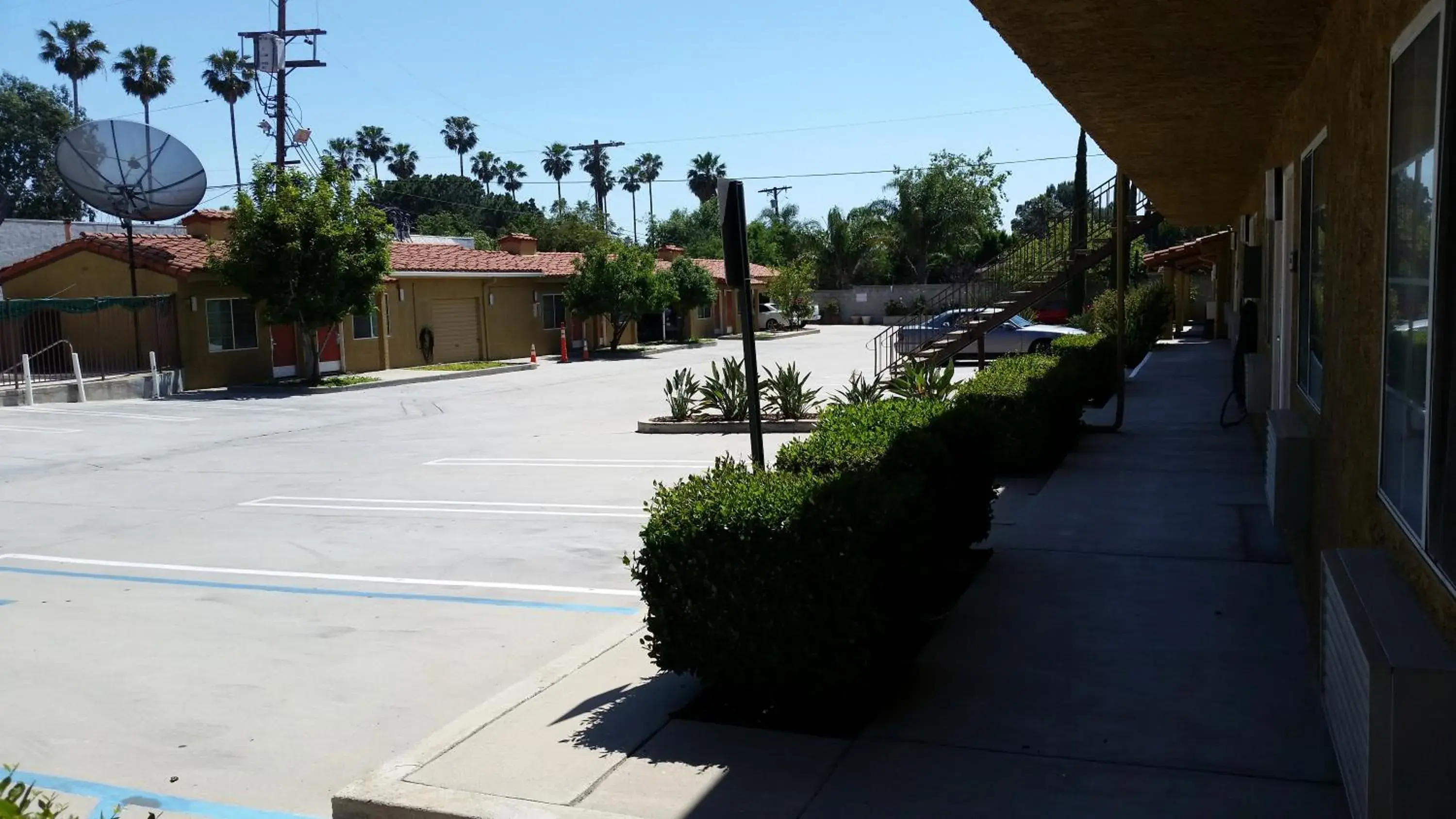 Property building in Economy Inn Motel Sylmar