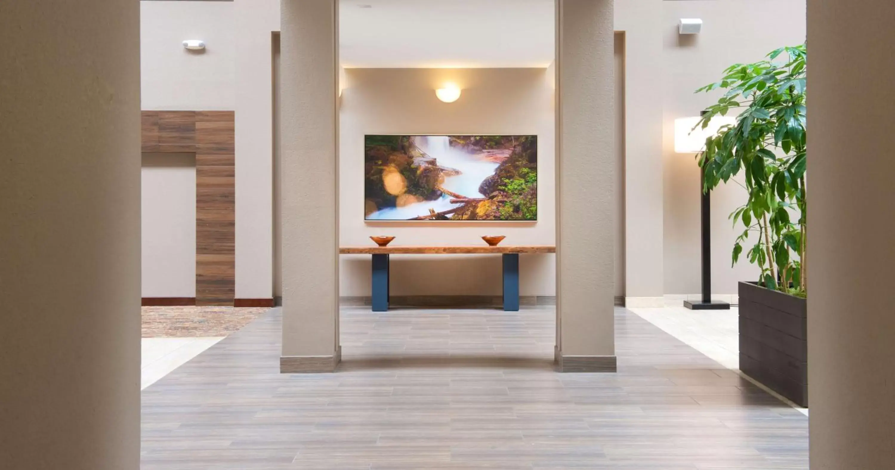 Lobby or reception in Embassy Suites by Hilton Seattle North Lynnwood