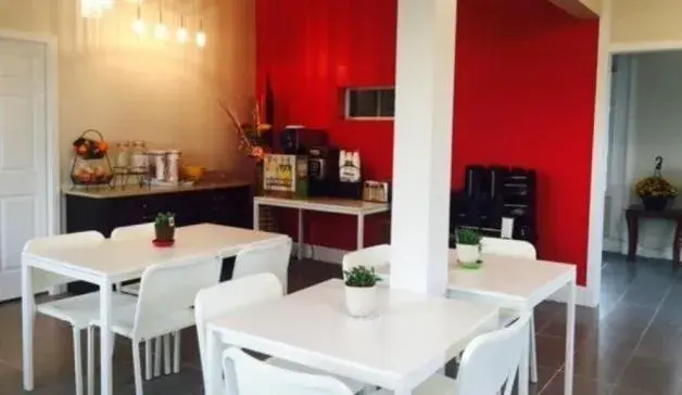 Restaurant/places to eat in Thriftlodge Edmonton Restaurant/places to eat in Thriftlodge Edmonton