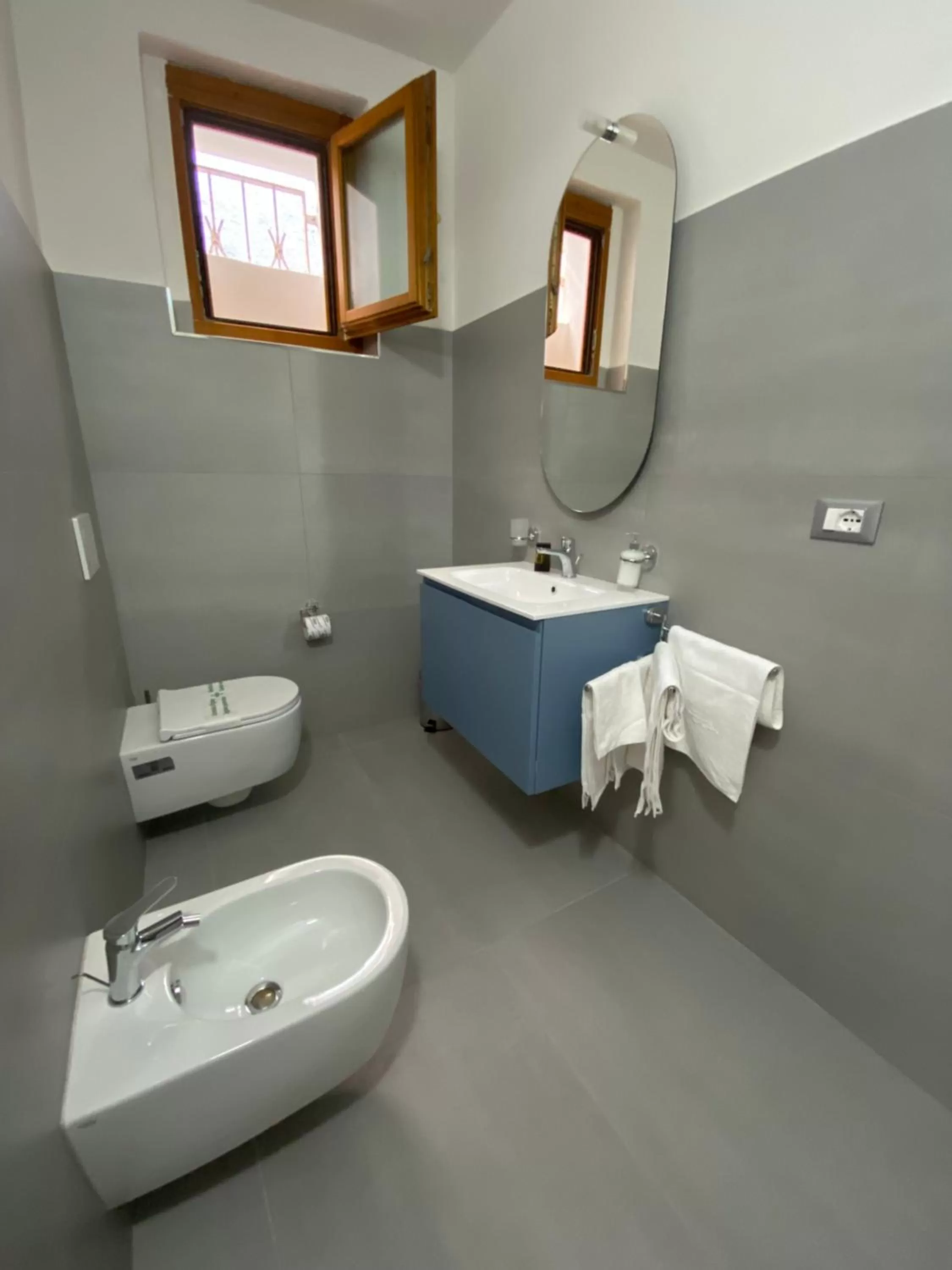 Bathroom in Clipper Suite