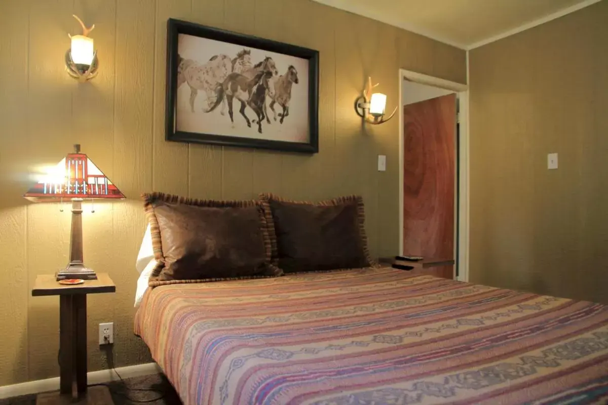 Bed in Silver Pines Lodge