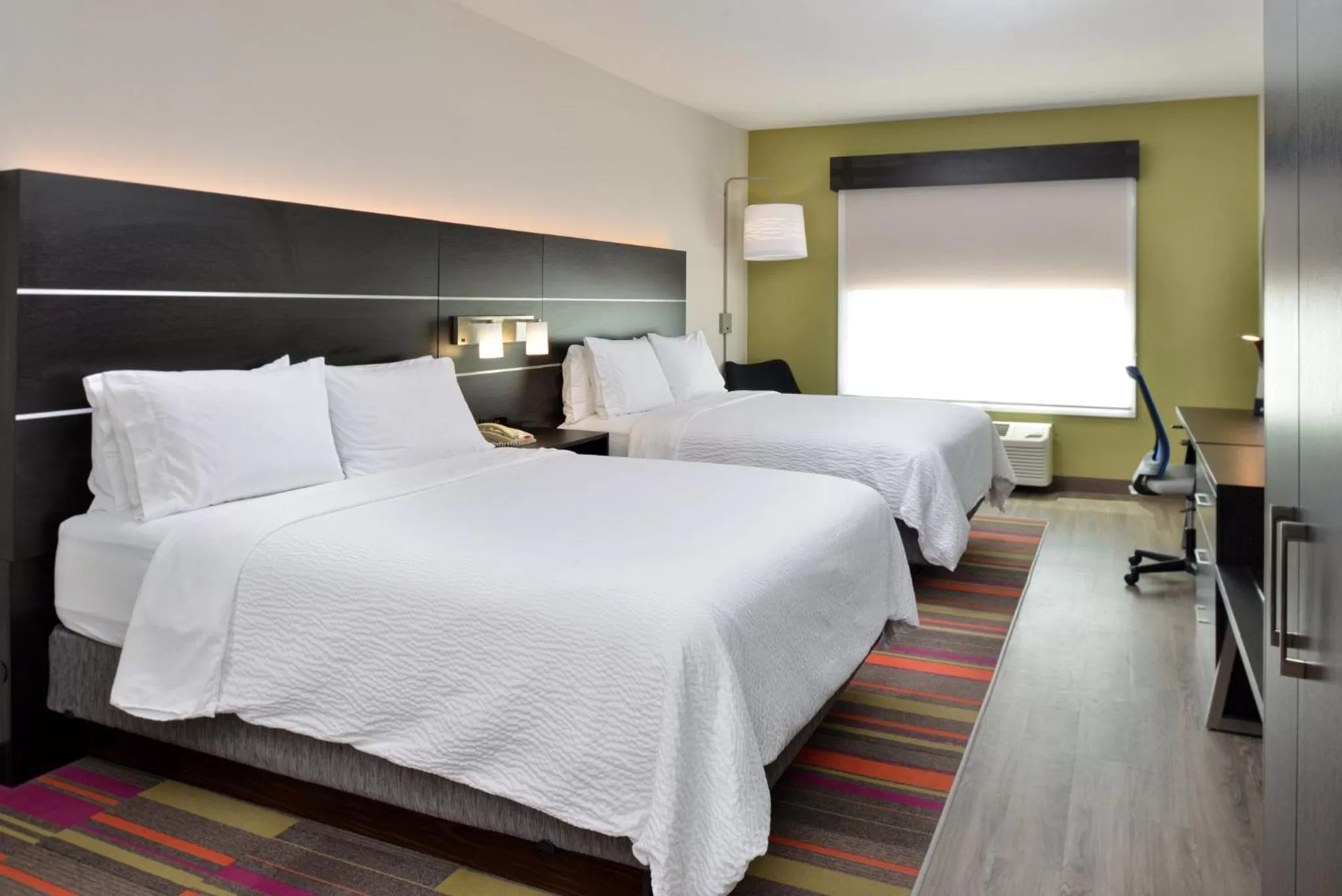 Photo of the whole room, Bed in Holiday Inn Express Hotel & Suites Carthage by IHG