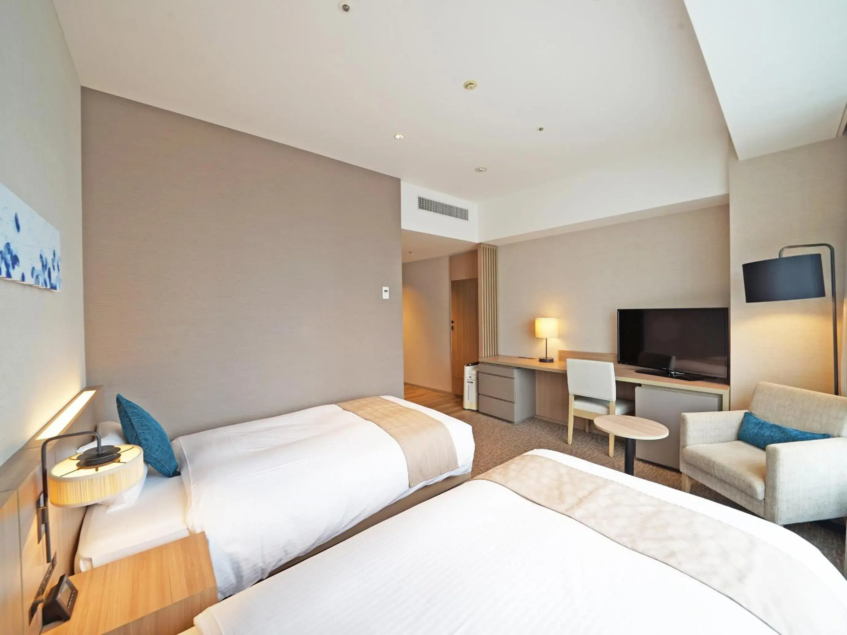 Photo of the whole room, Bed in the square hotel Yokohama Minatomirai