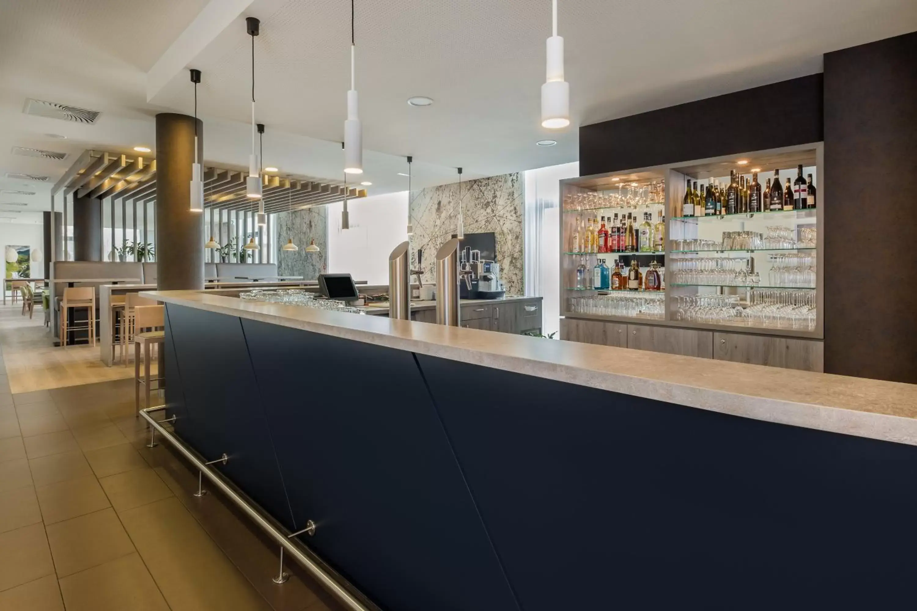 Lounge or bar, Lounge/Bar in Holiday Inn Express Friedrichshafen, an IHG Hotel