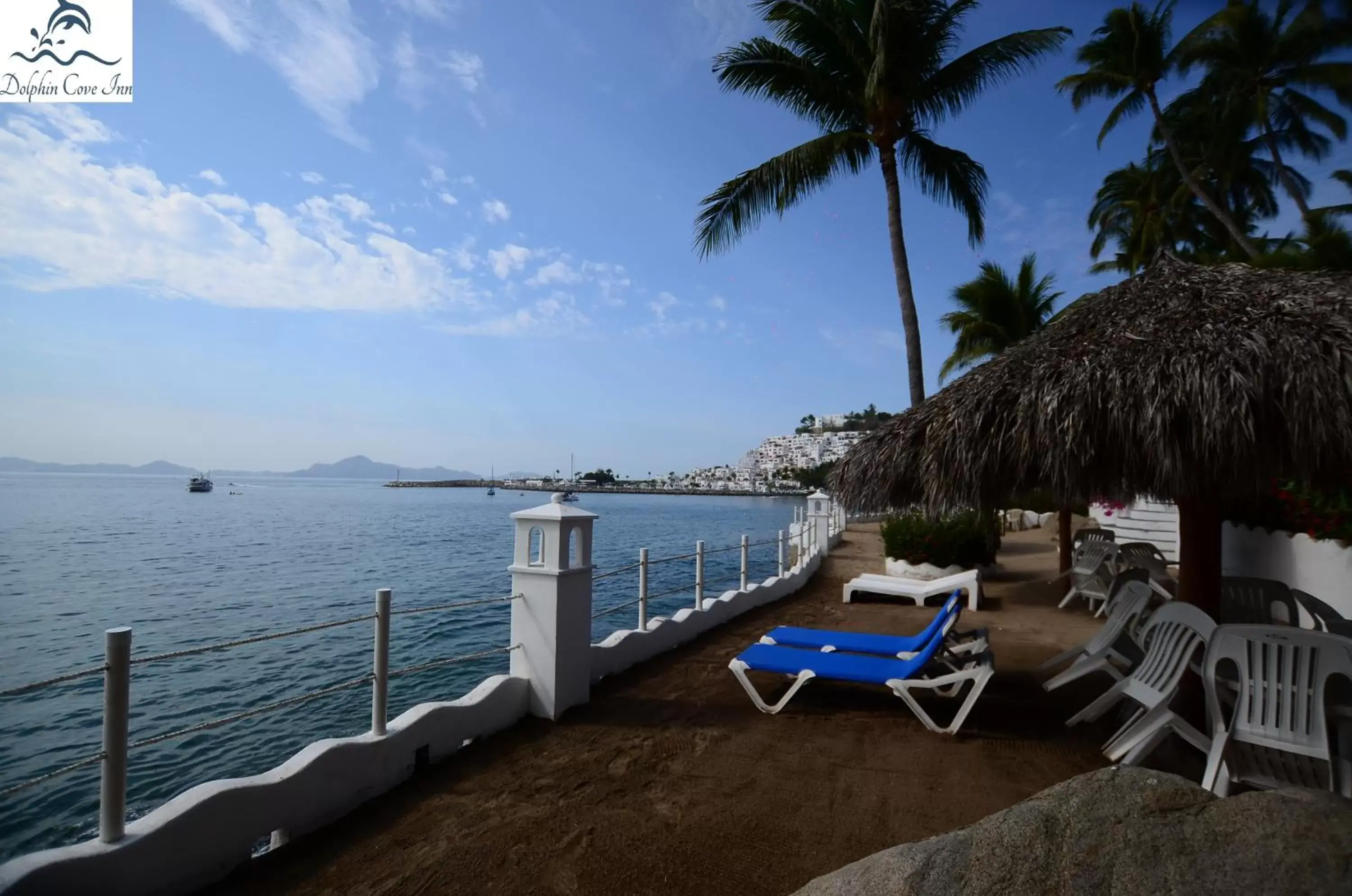 Property building in Departamento familiar con vista al mar