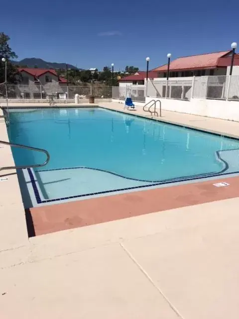 Swimming Pool in Motel 6-Globe, AZ