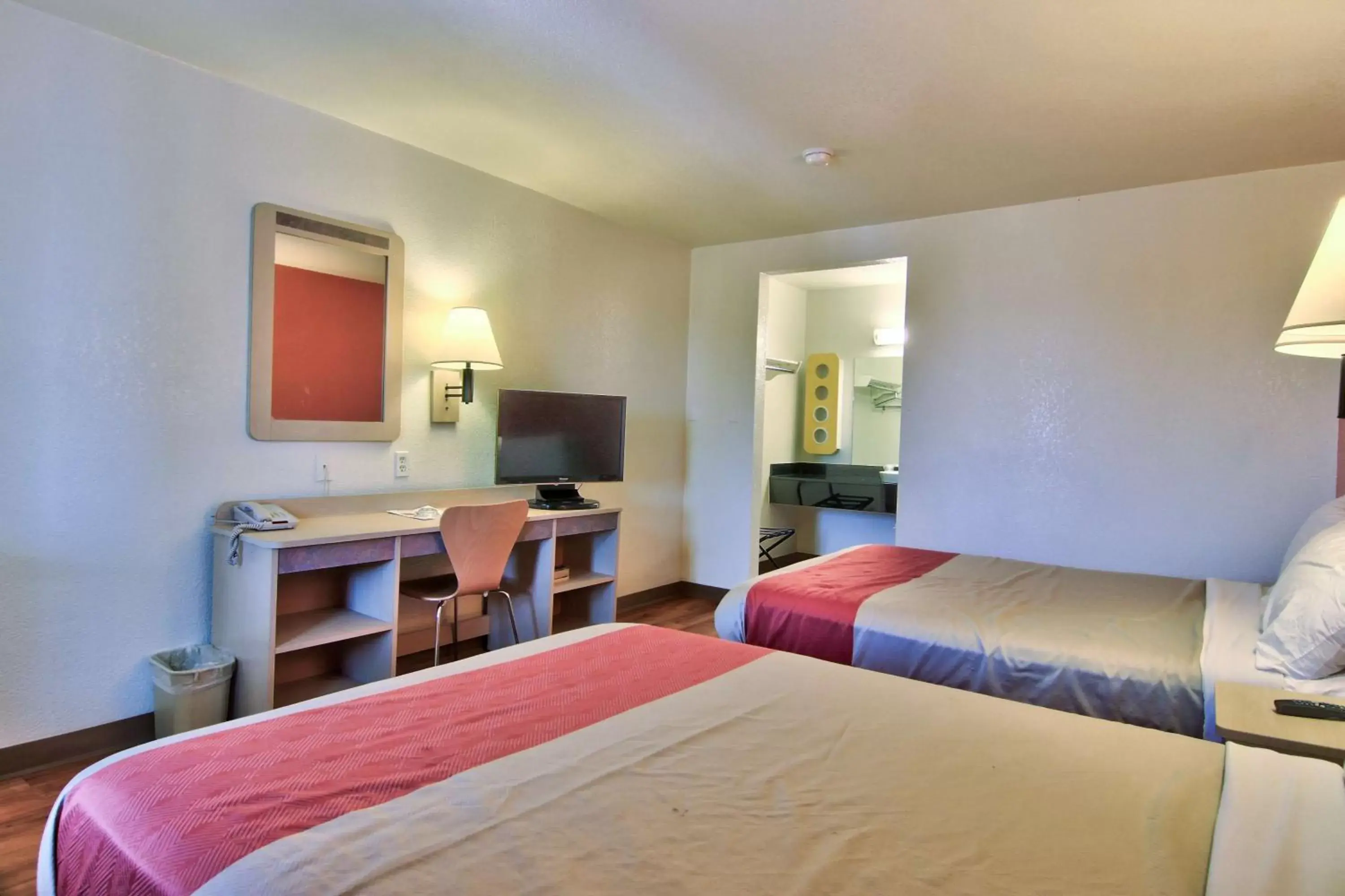 TV and multimedia, Room Photo in Motel 6-Sacramento, CA - South Sacramento and Elk Grove