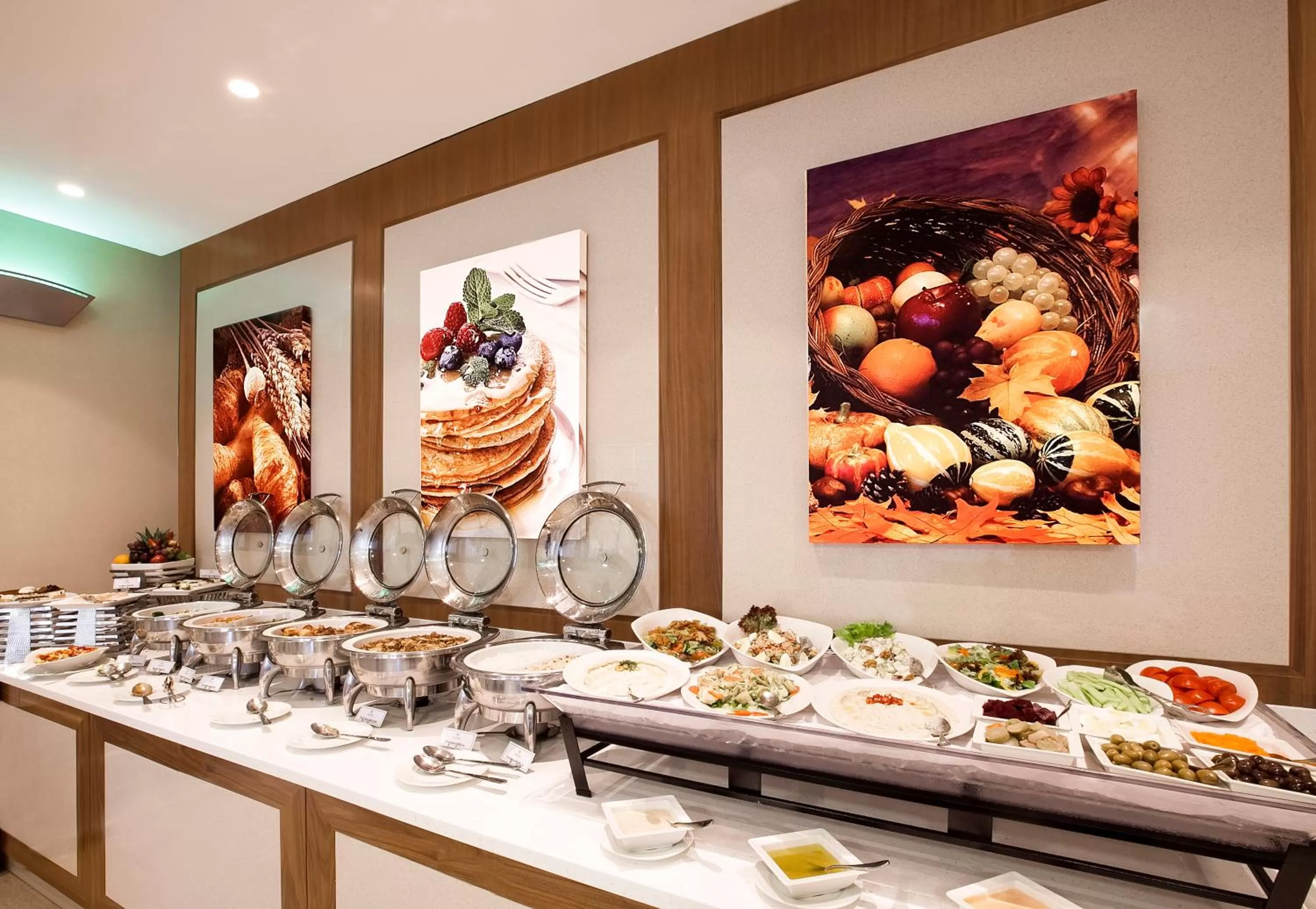 Food and drinks in Al Sarab Hotel