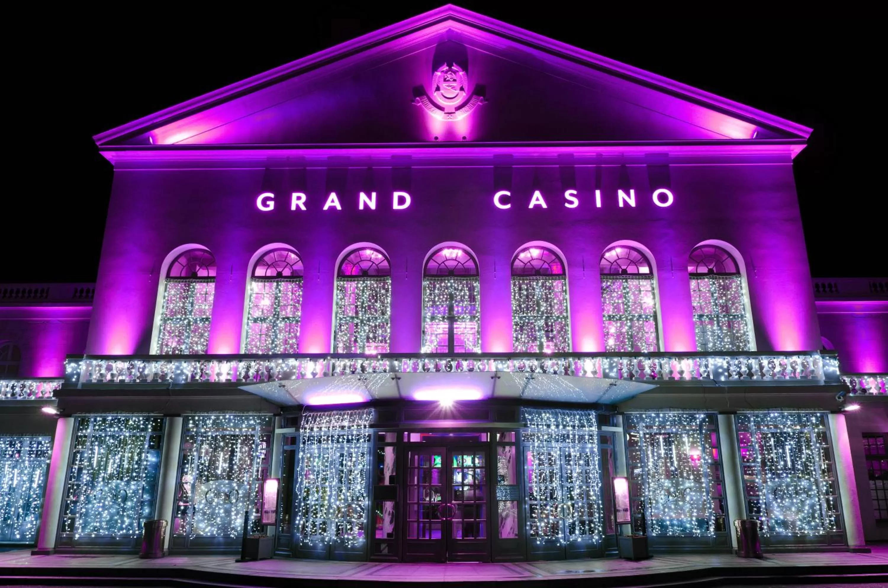 Night in Hotel Le Continental