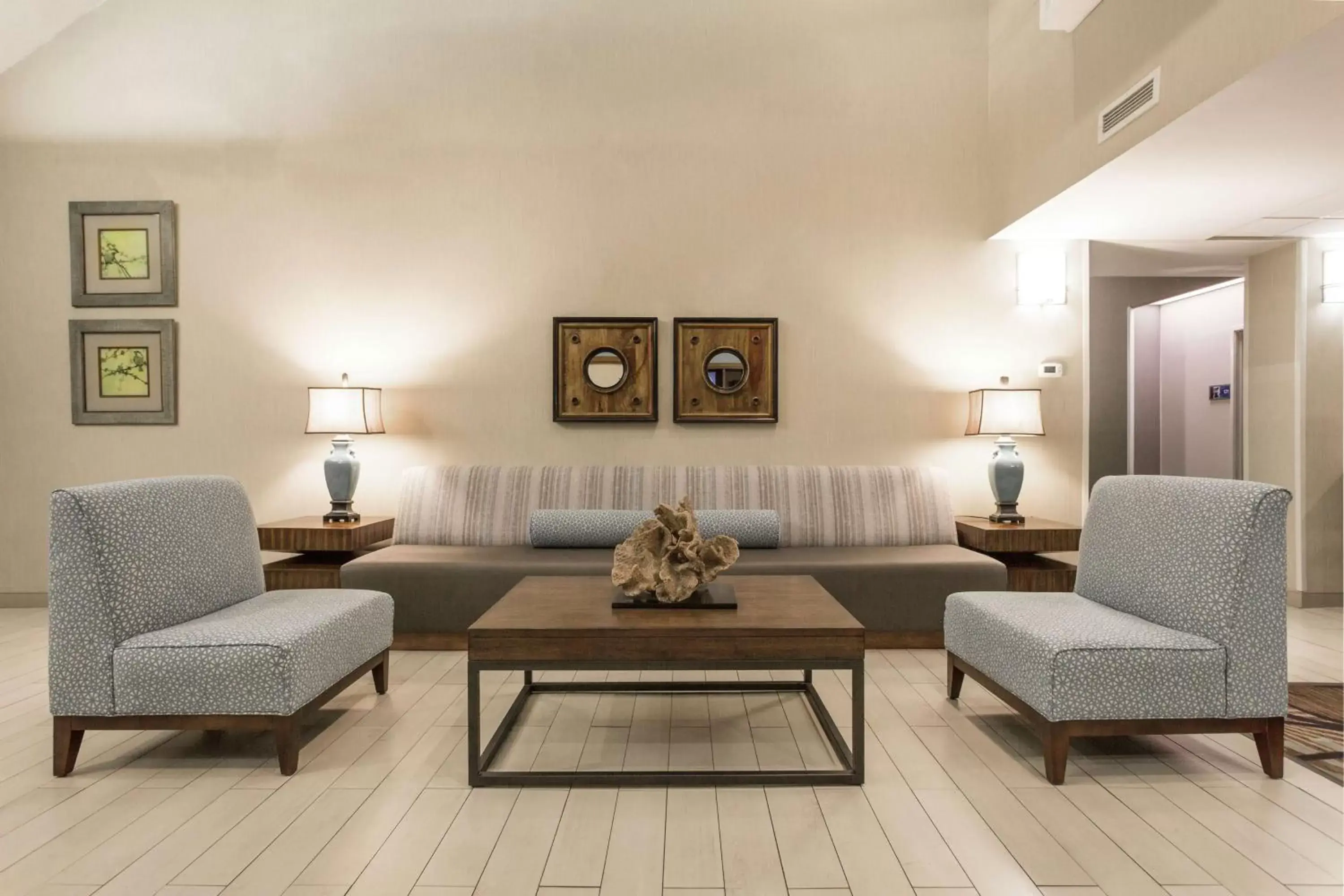 Lobby or reception, Seating Area in Hampton Inn Morehead City