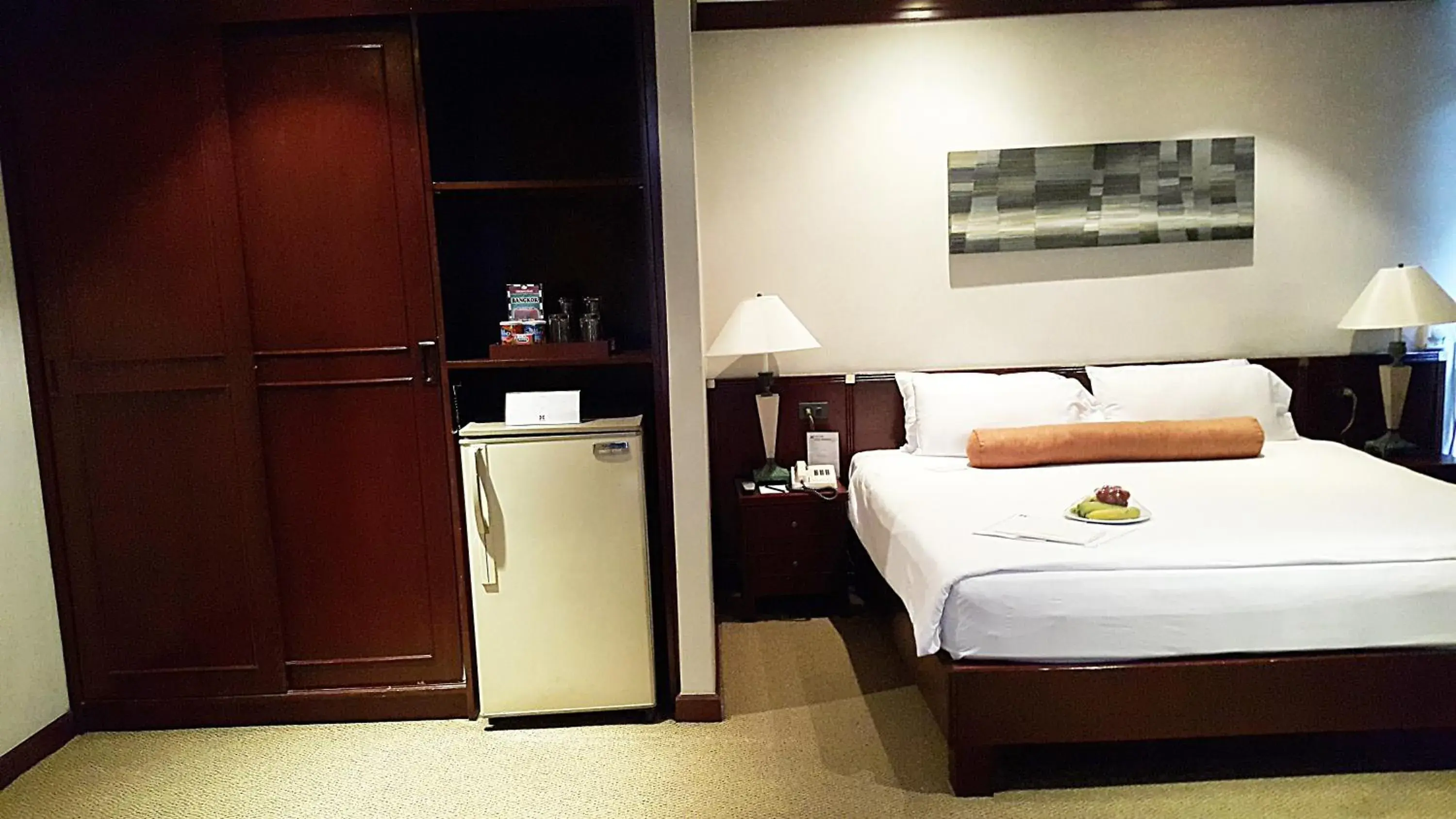 Bedroom, Bed in City Lodge Bangkok