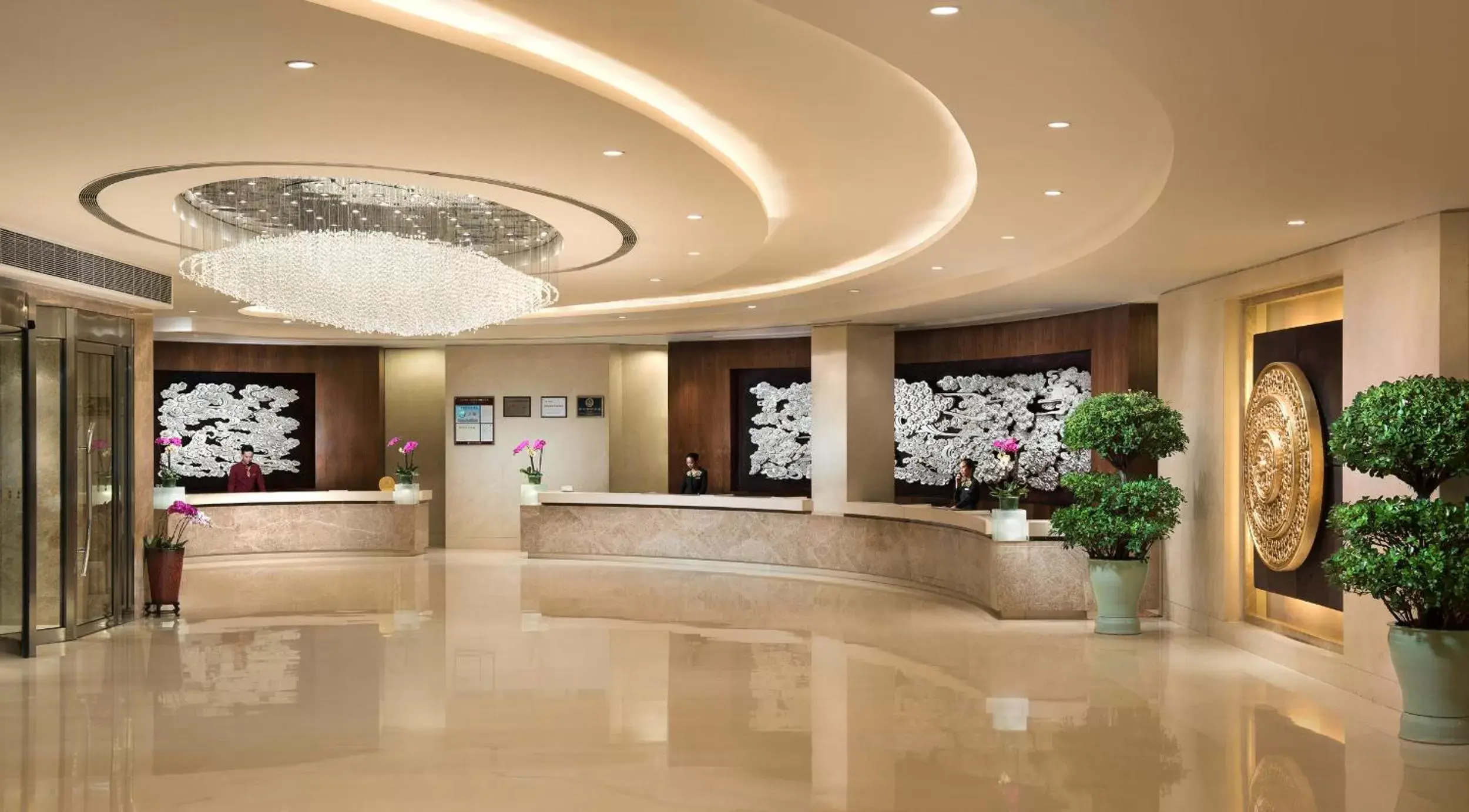 Lobby or reception in Shangri-La Shenzhen - Nearby Luohu Border, Outdoor Swimming Pool Lobby or reception in Shangri-La Shenzhen - Nearby Luohu Border, Outdoor Swimming Pool