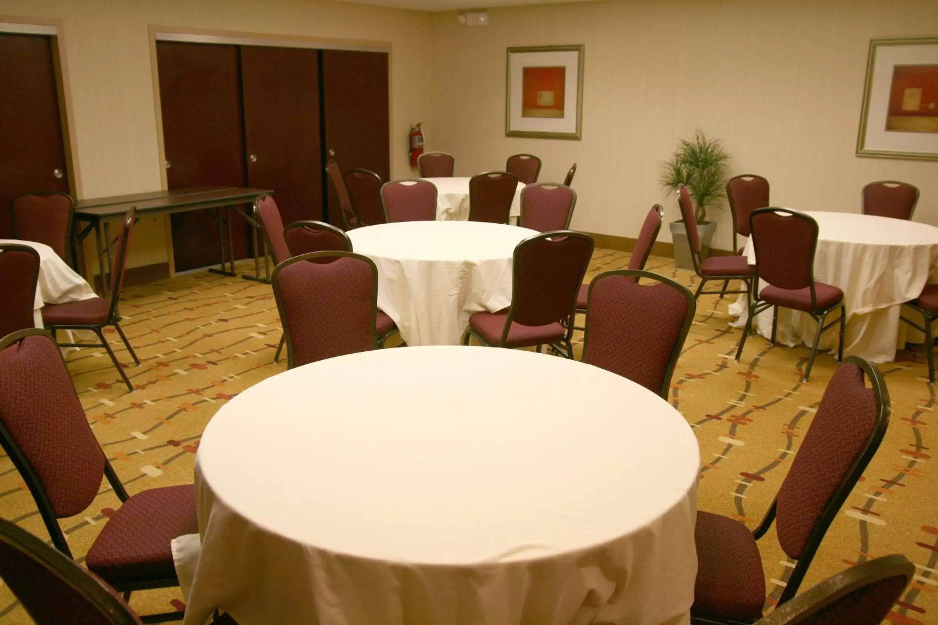 Meeting/conference room, Restaurant/Places to Eat in Hampton Inn & Suites-Knoxville/North I-75