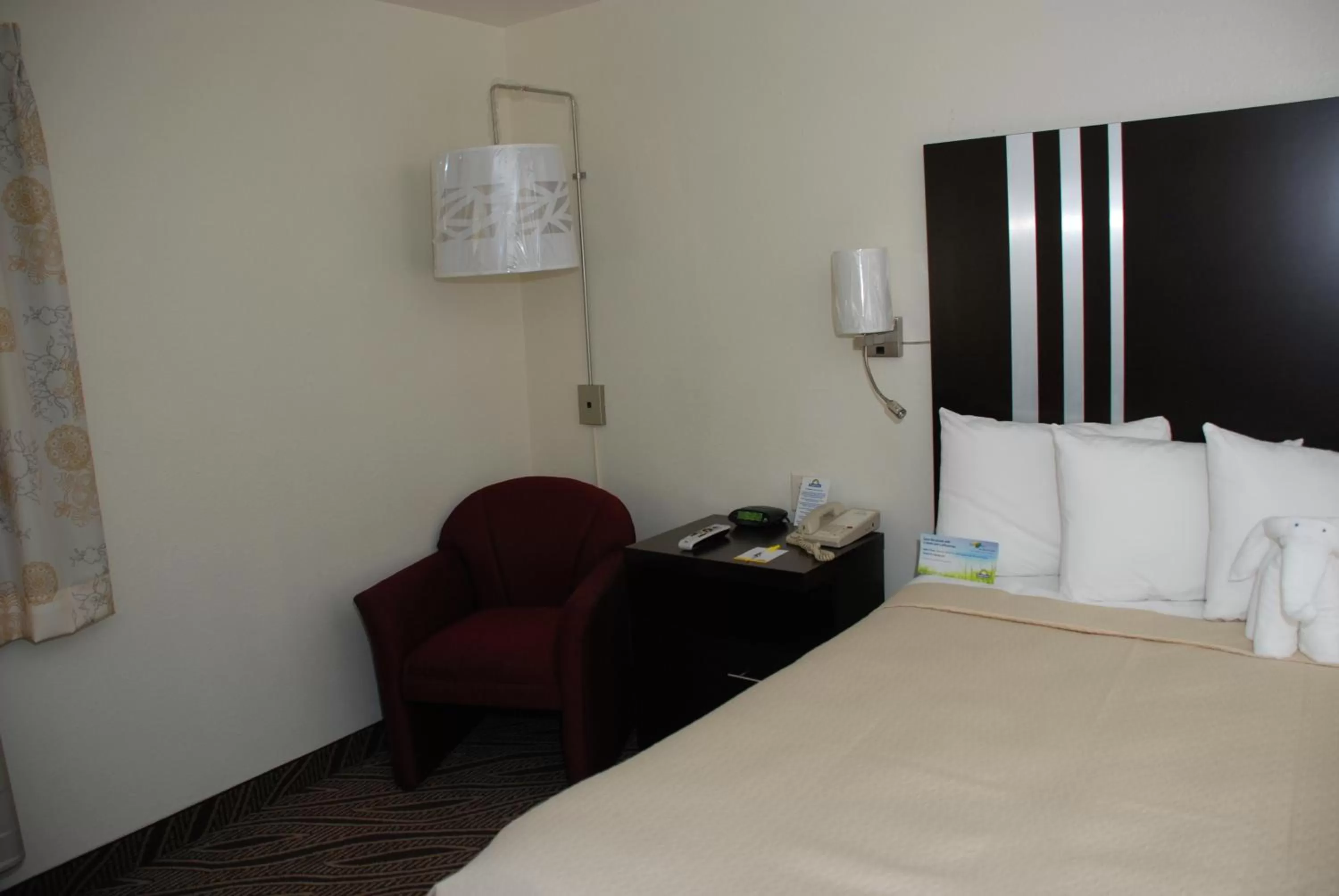 Bed in Days Inn by Wyndham Dyersburg