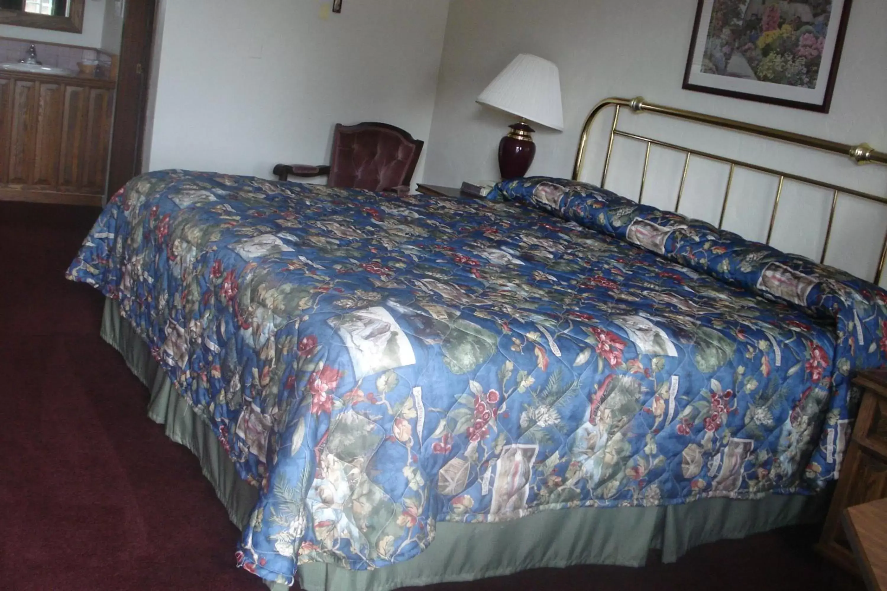 Bed in Sequim West Inn