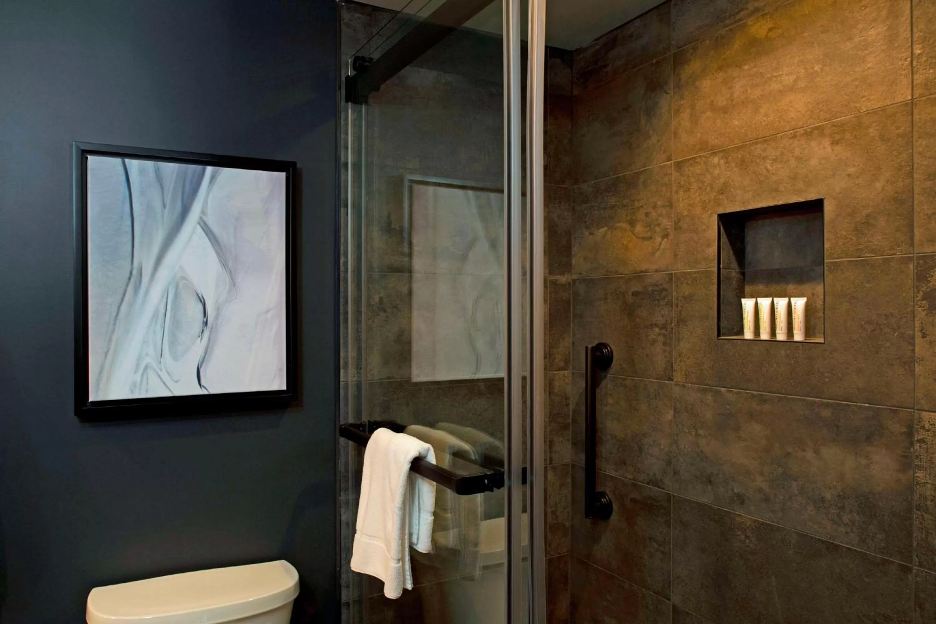 Bathroom in The Lloyd Stamford, Tapestry Collection by Hilton