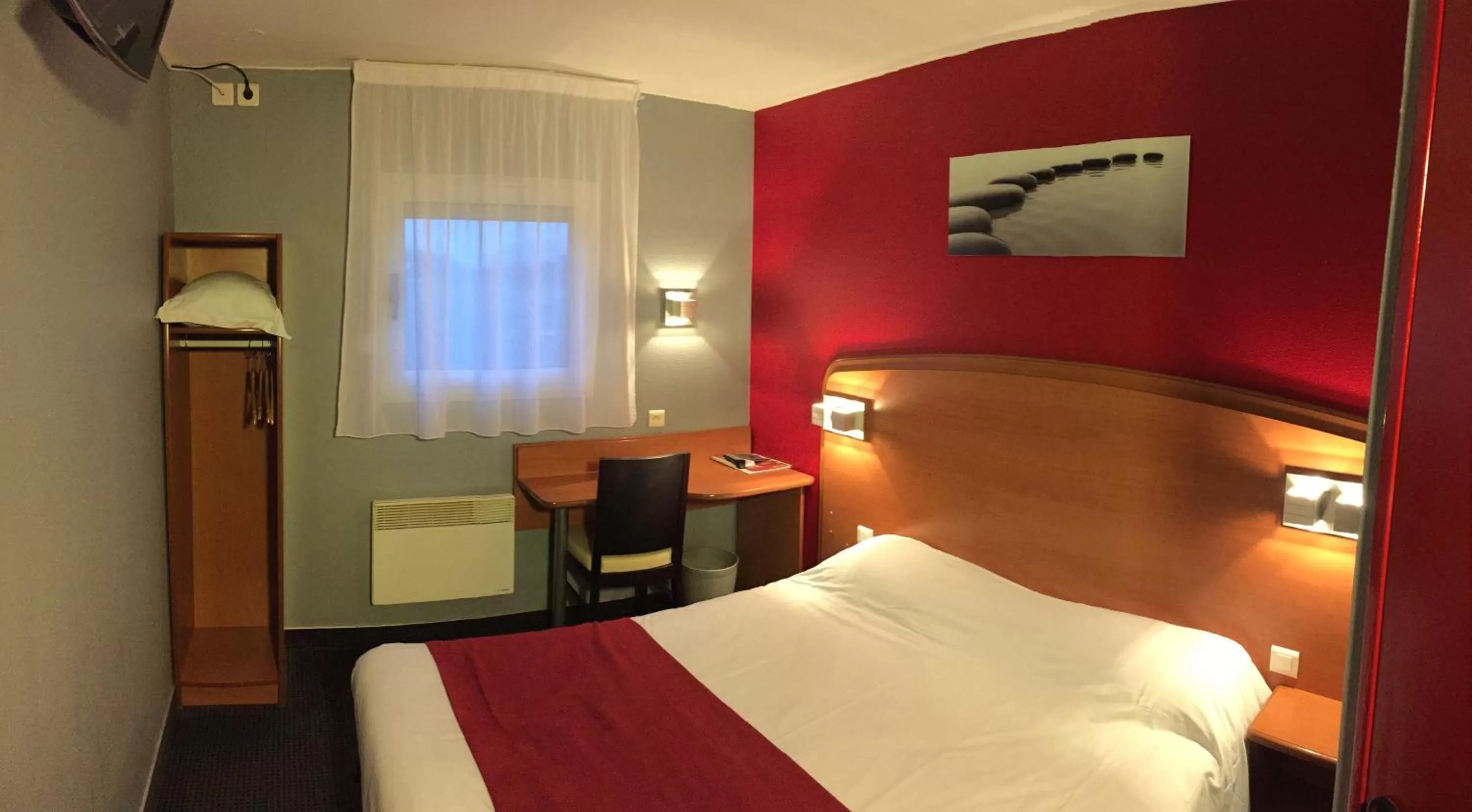 Bedroom, Bed in initial by balladins Amiens / Longueau