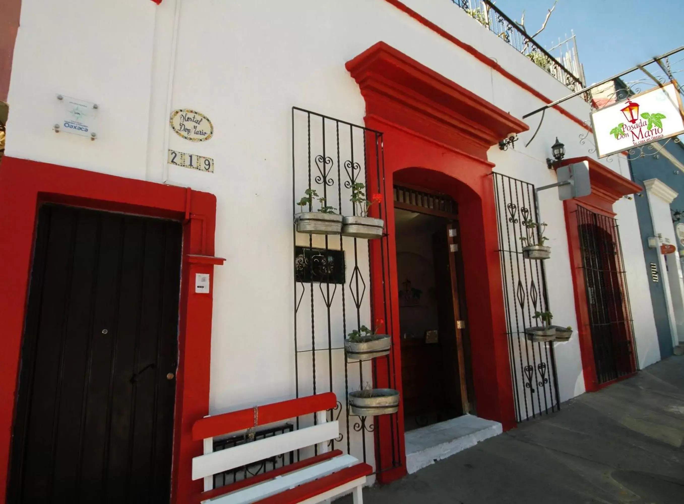 Facade/entrance in Posada Don Mario