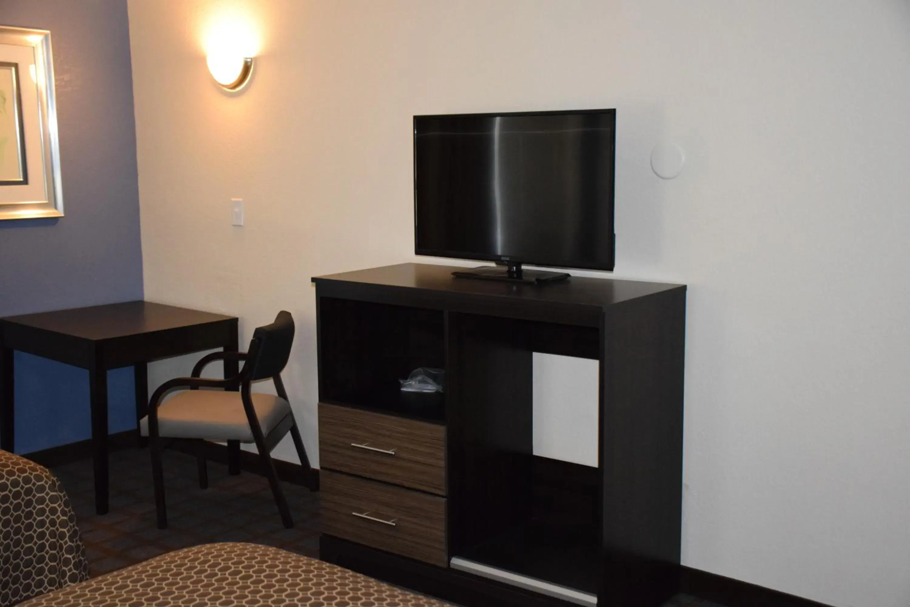 TV and multimedia, TV/Entertainment Center in Hawthorn Suites by Wyndham Columbia