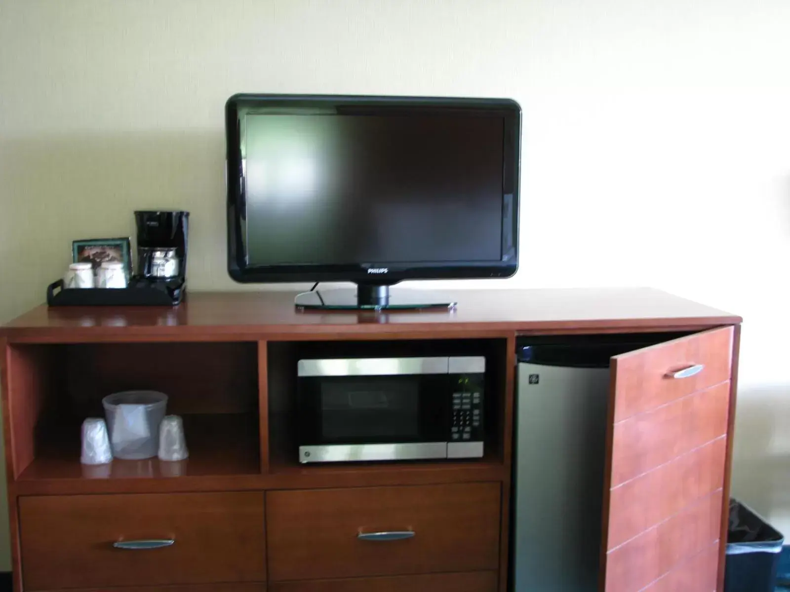 TV and multimedia, TV/Entertainment Center in Holiday Inn & Suites Virginia Beach - North Beach, an IHG Hotel