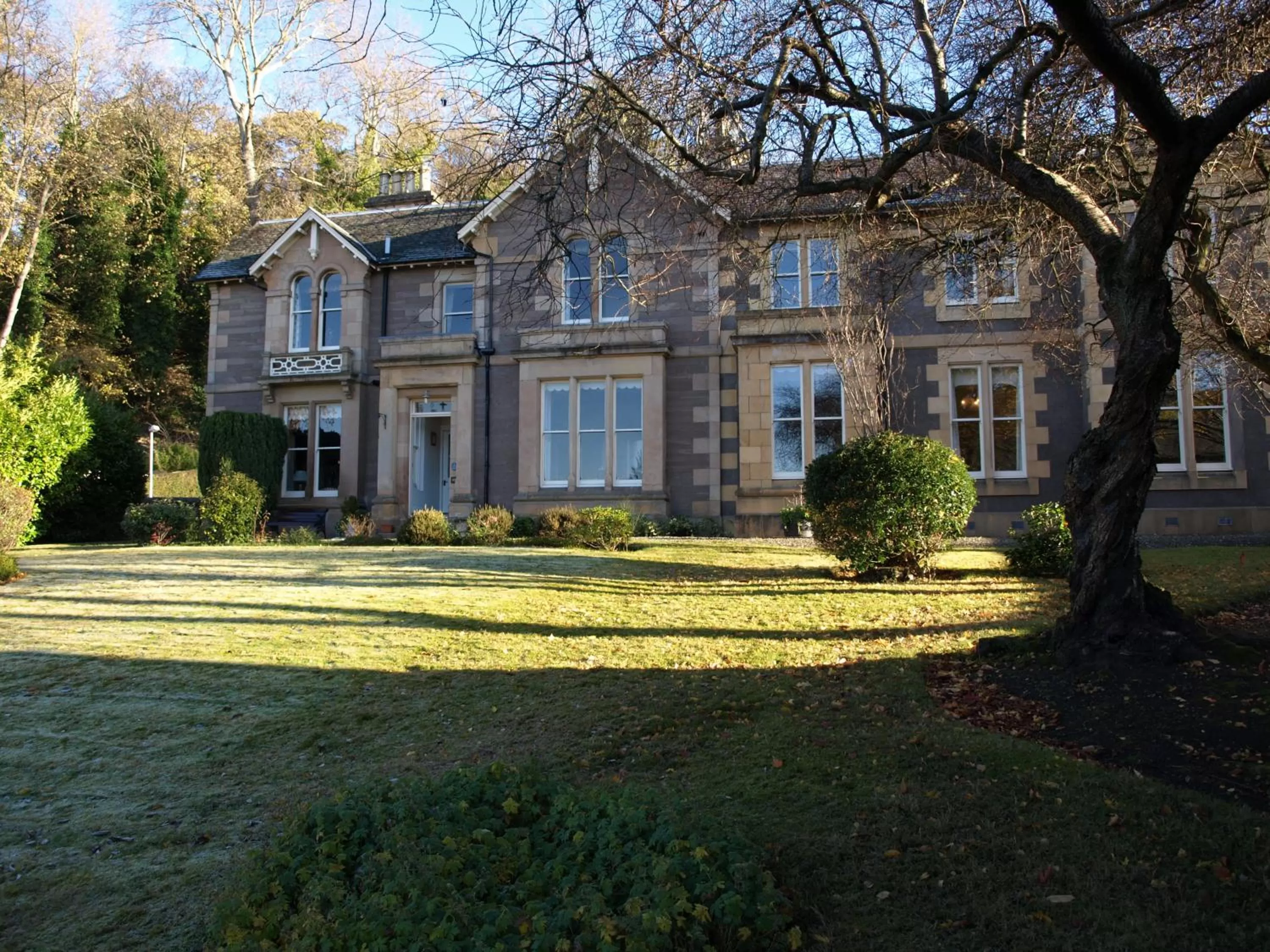 Facade/entrance in Sunbank House Metro Hotel