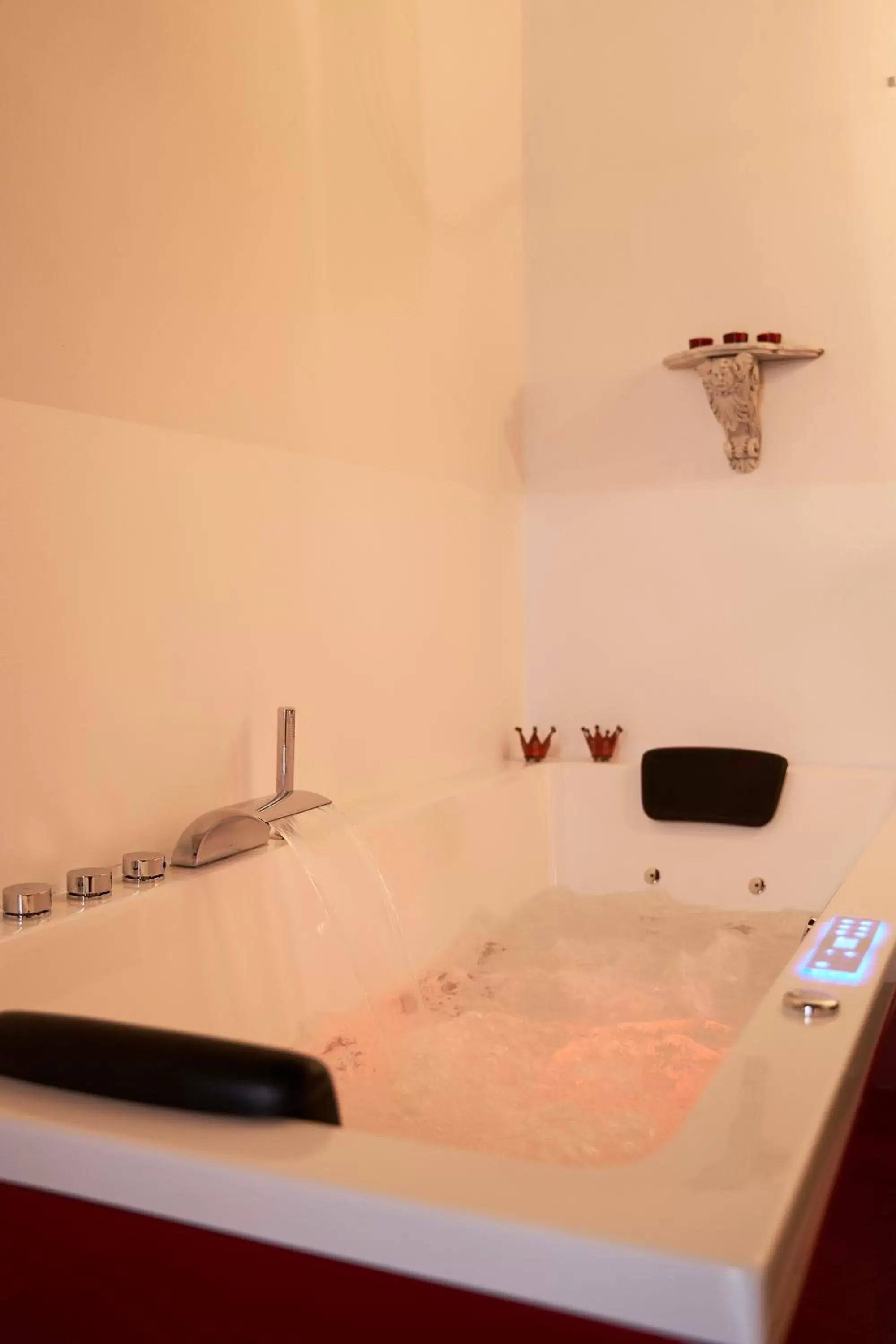 Hot Tub, Bathroom in Castello del Capitano delle Artiglierie