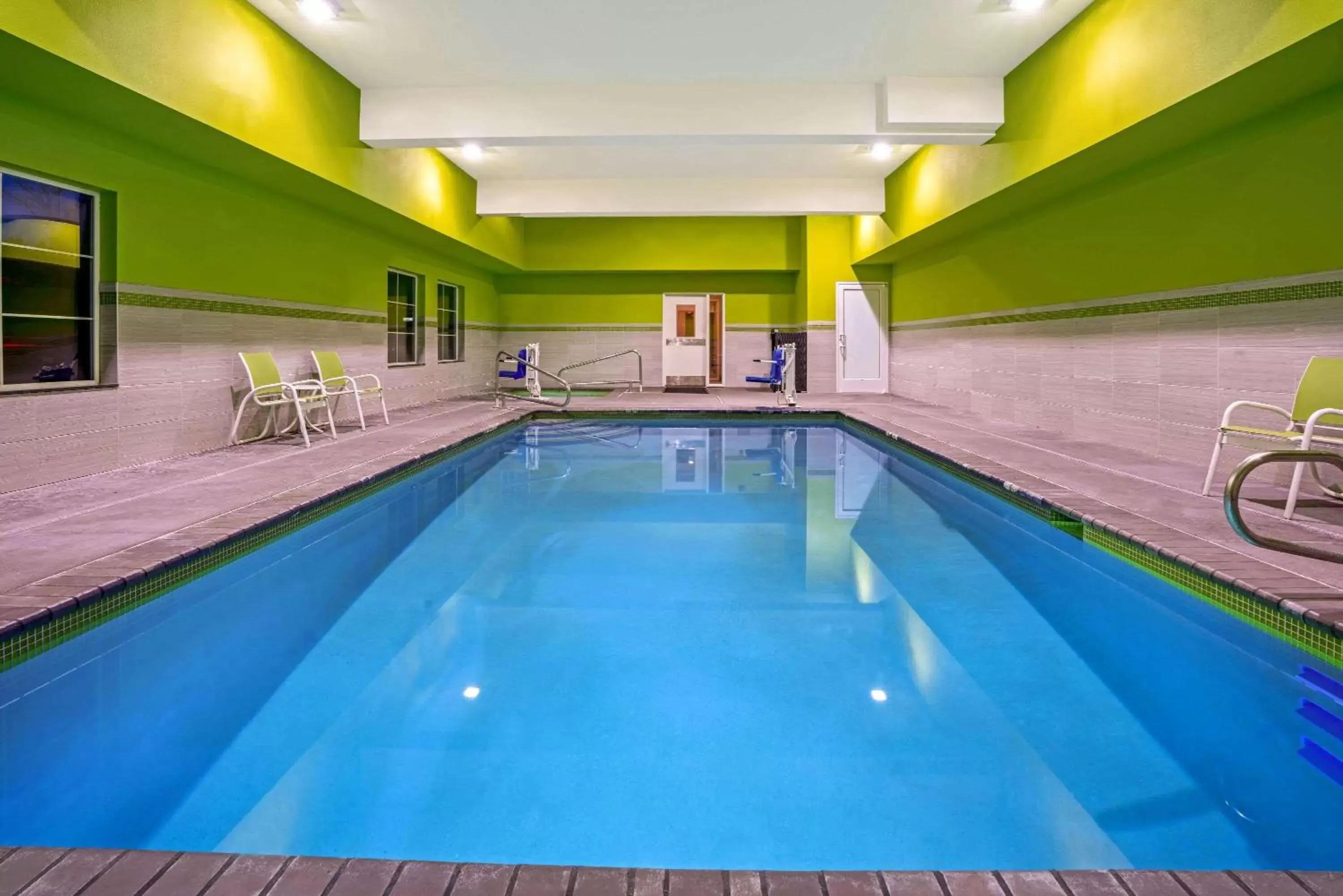 Activities, Swimming Pool in La Quinta by Wyndham Tumwater - Olympia