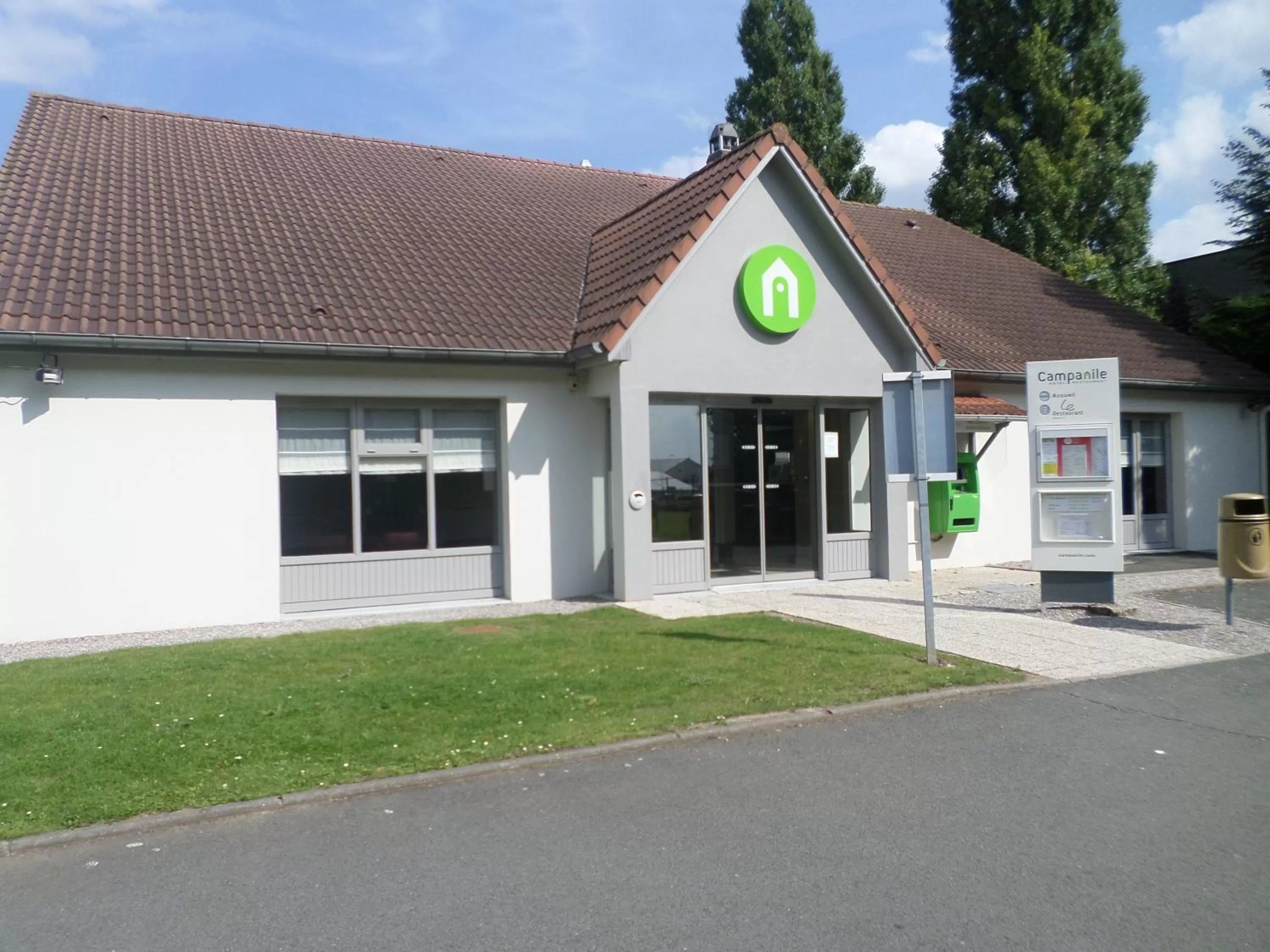 Facade/entrance in Campanile Lille - Seclin