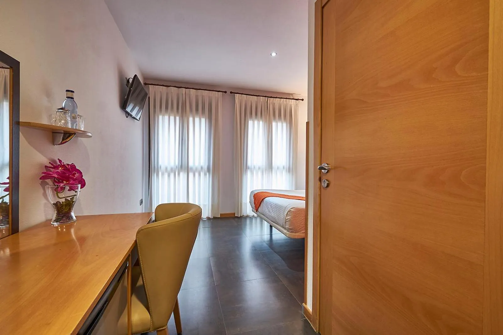 TV and multimedia in Hotel Real de Illescas