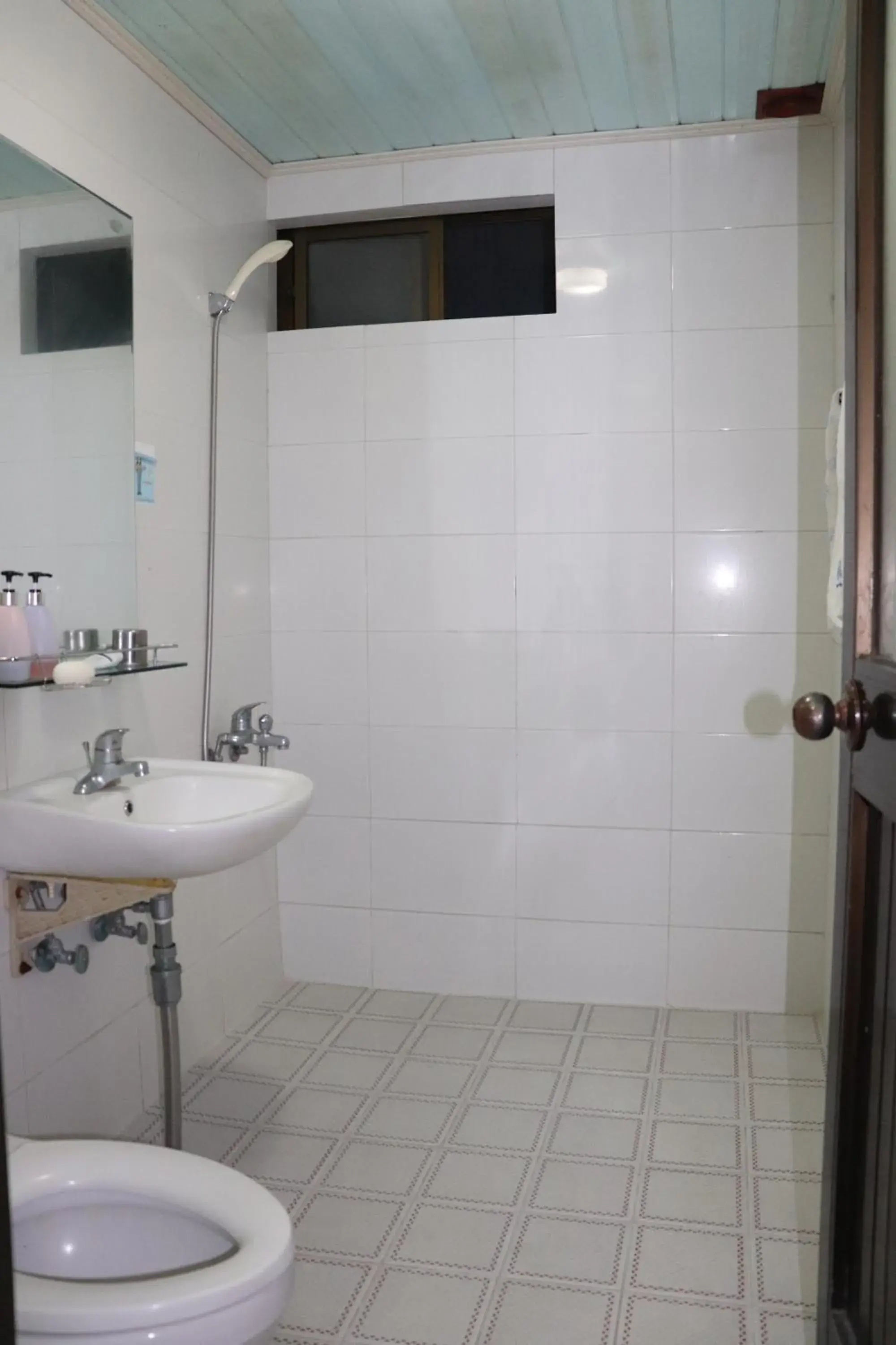 Bathroom in Orasung Motel