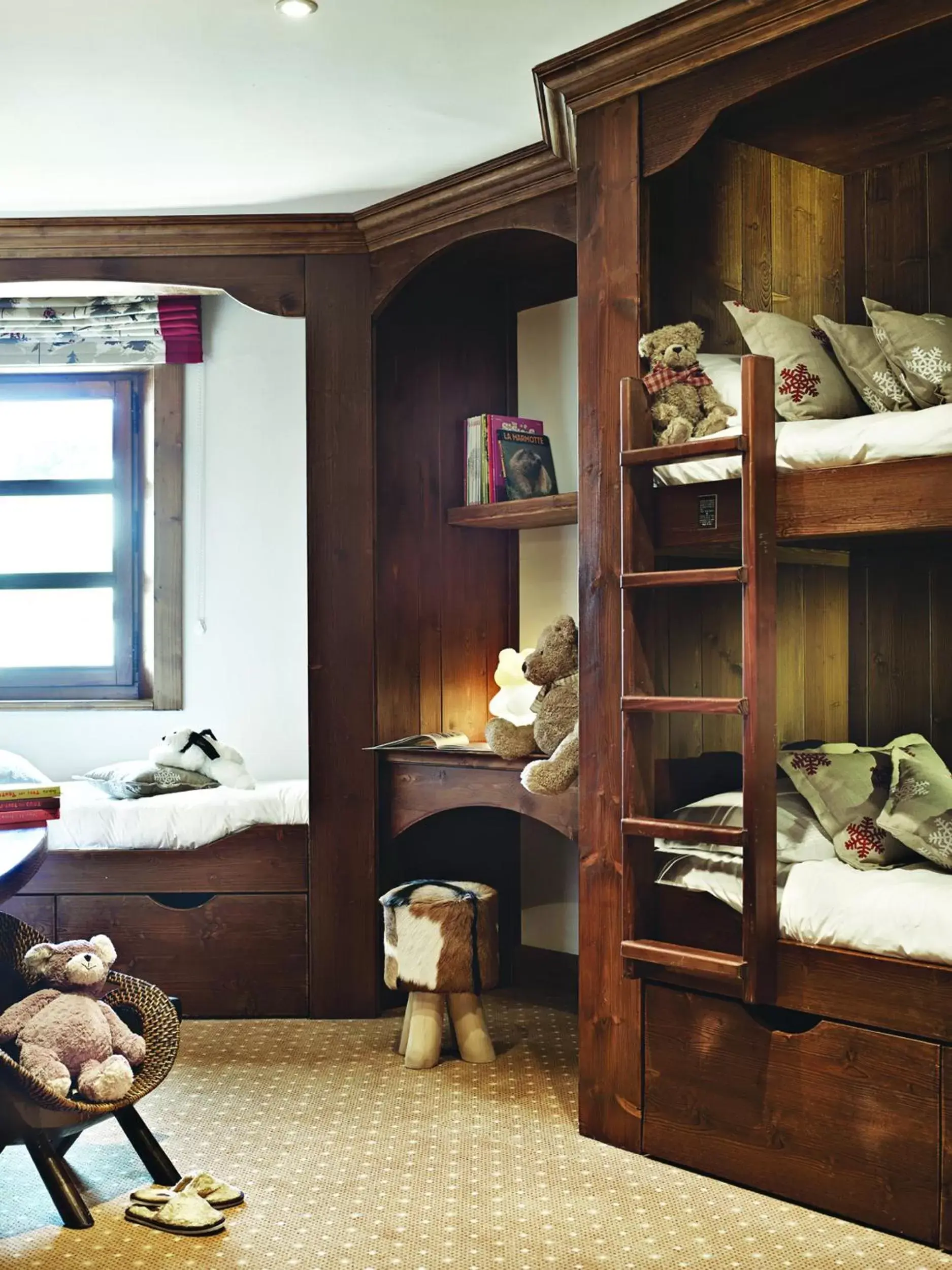 bunk bed in Hôtel Les Barmes De l'Ours