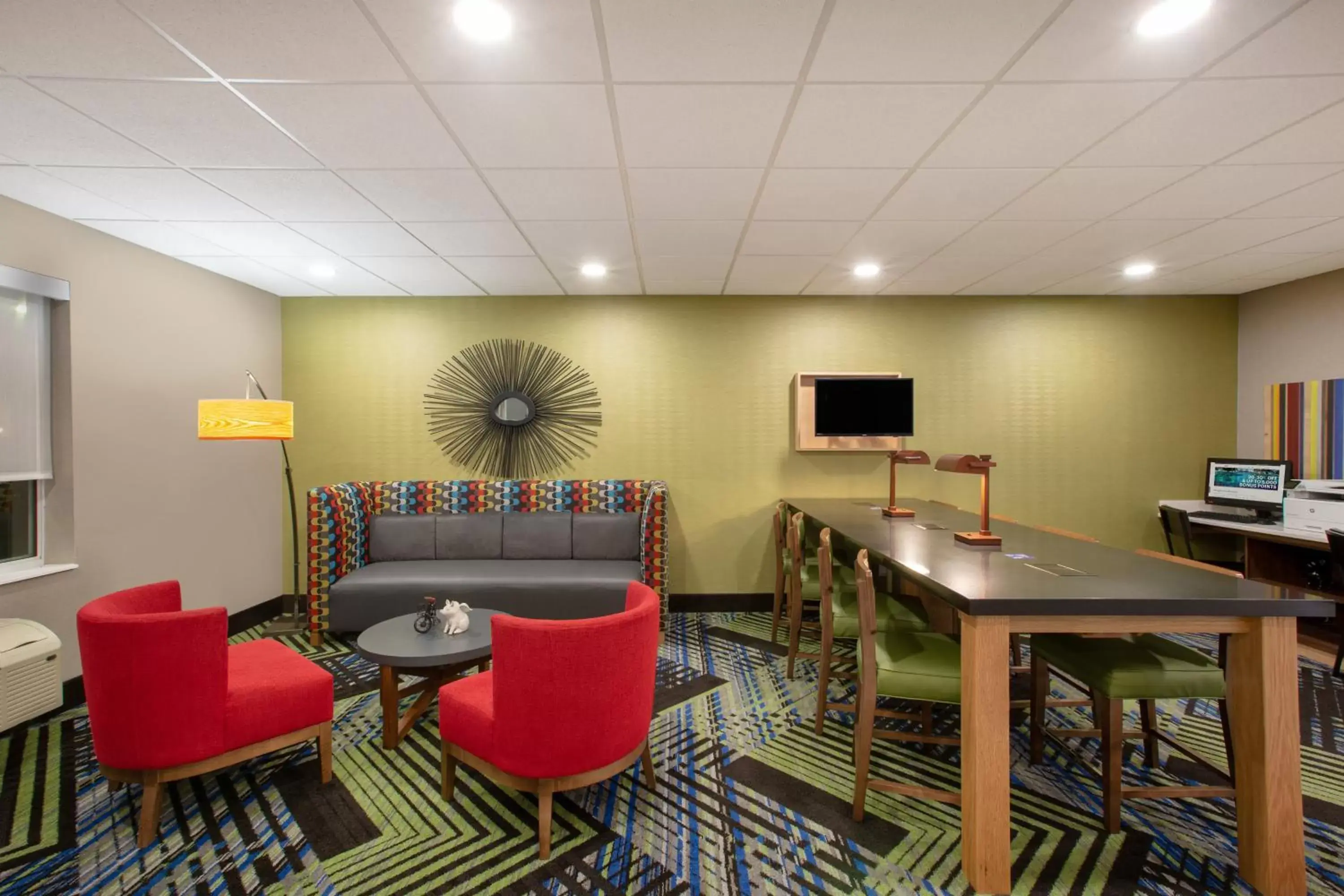 Lobby or reception in Holiday Inn Express Hotel & Suites Columbus, an IHG Hotel