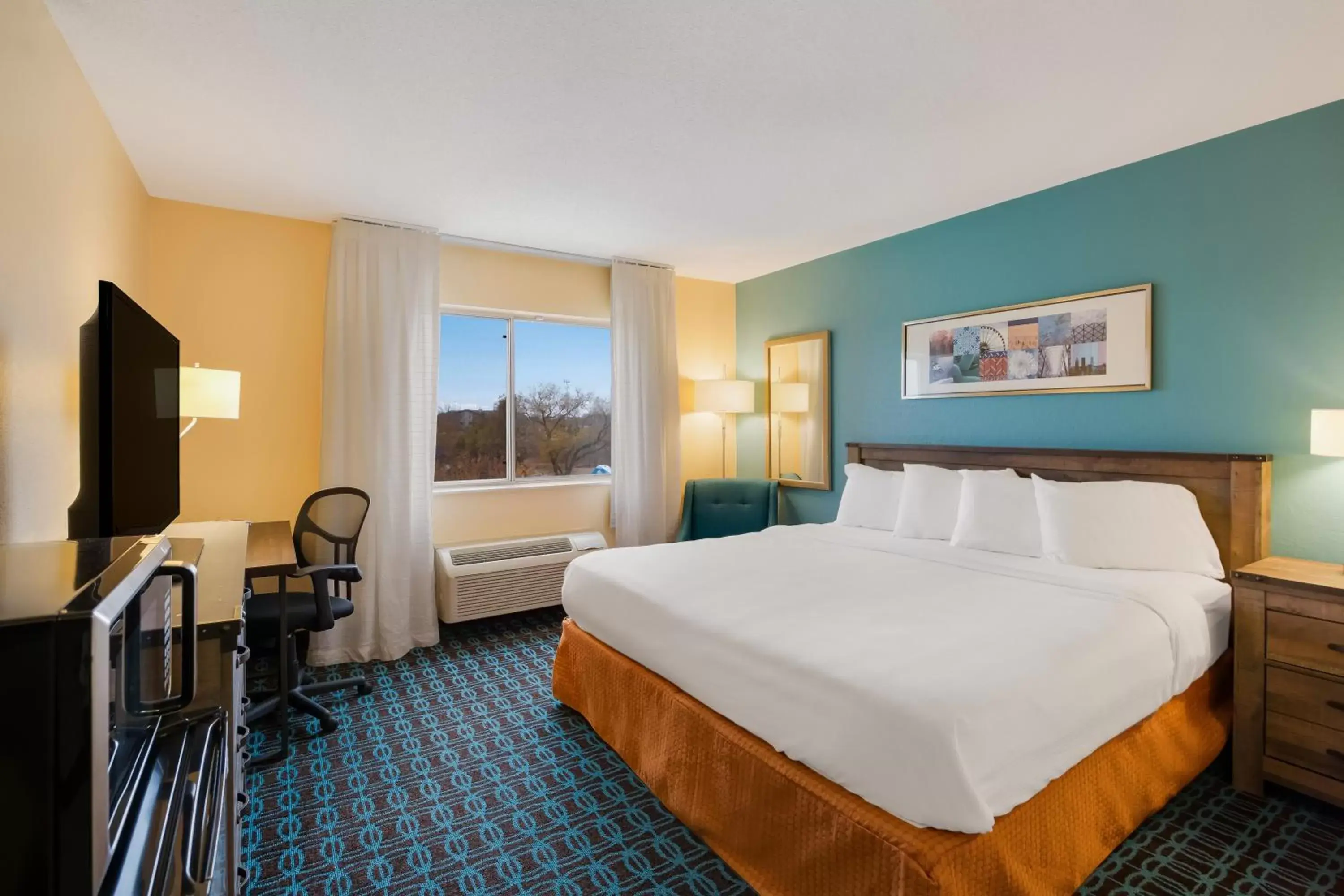 Bedroom in SureStay Plus Hotel by Best Western Minot