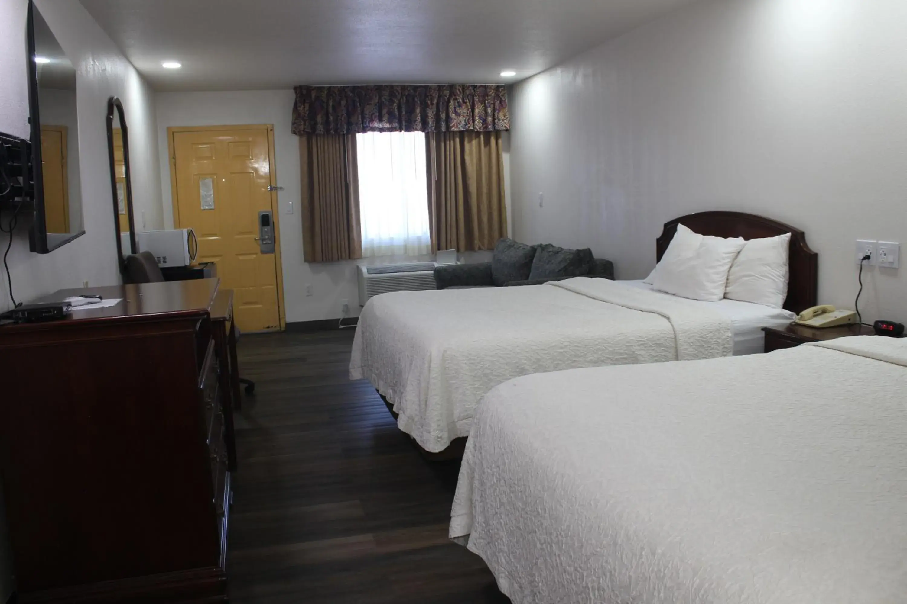 Bed in Rodeway Inn Tucumcari