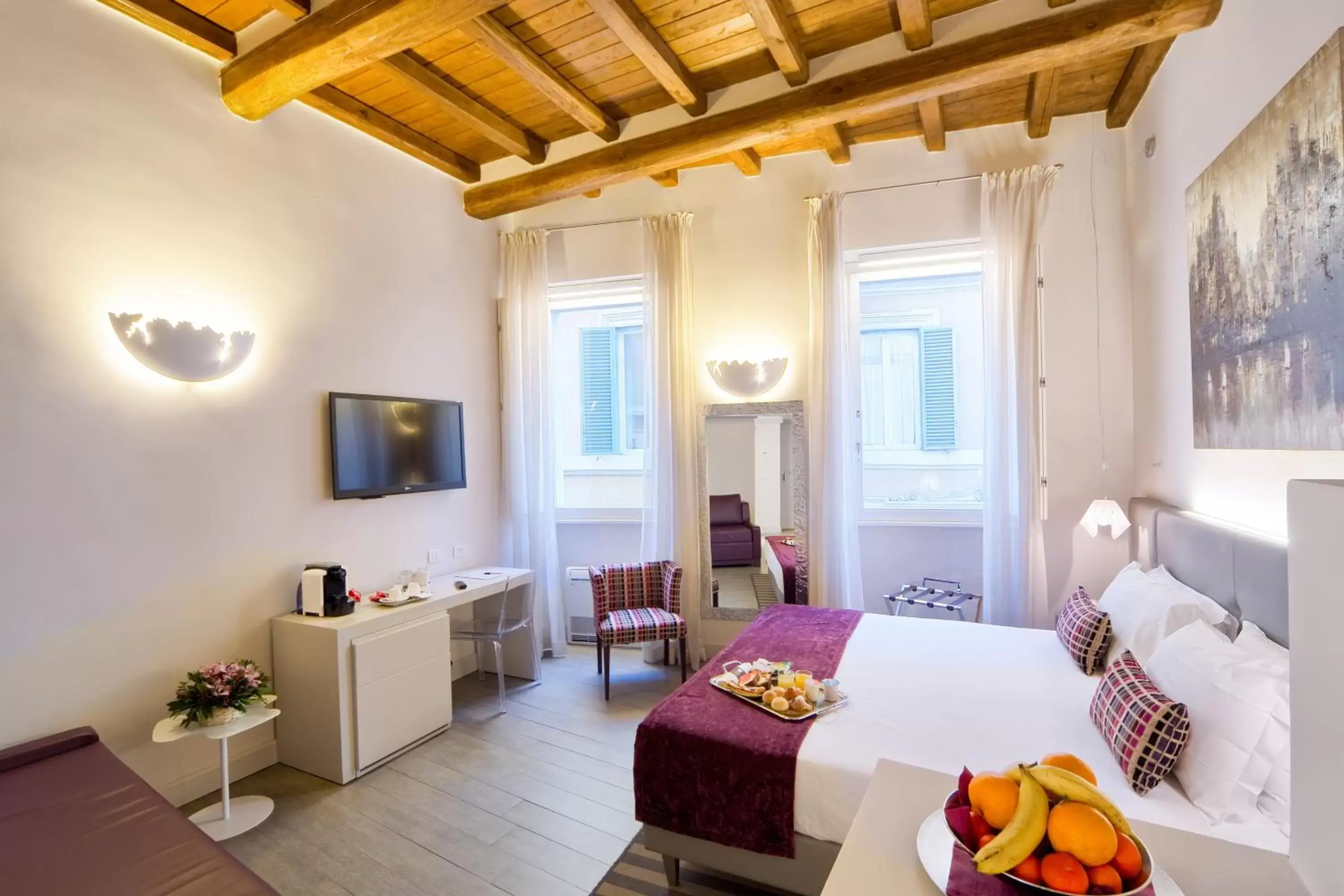 Photo of the whole room in Trevi Palace Luxury Inn